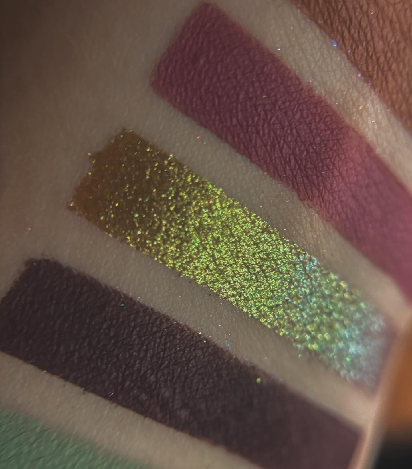Groovy Garden Eyeshadow Palette - 12 Highly Pigmented Matte & Shimmer Shades for Stunning Eye Looks | Perfect for Daytime, Night Out & Special Occasions