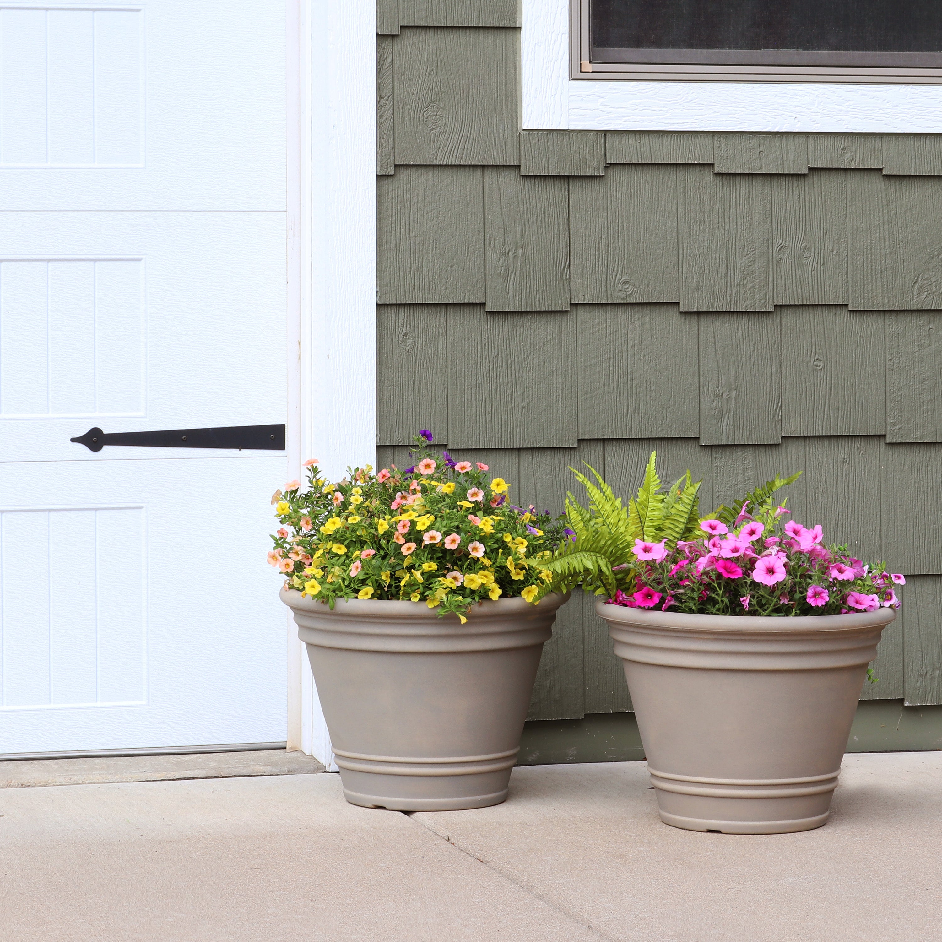 Sunnydaze Franklin Polyresin Outdoor Flowerpot Planter - Decorative Garden Pot for Plants, Flowers & Herbs - Perfect for Patio, Balcony & Backyard Decor