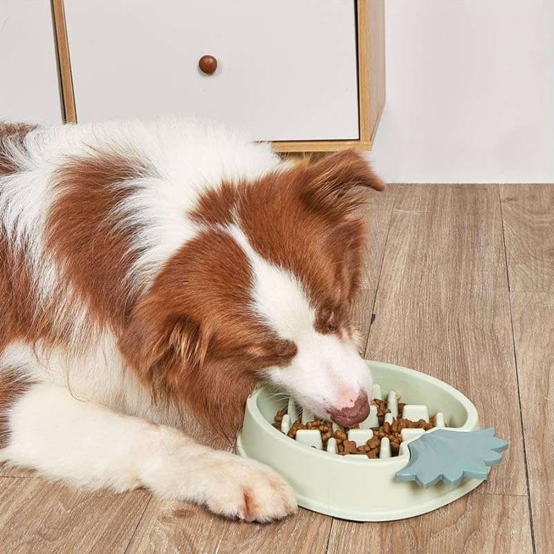 Premium Pineapple-Shaped Slow Feeder Pet Bowl - 567ml (2 Cups) Capacity, Anti-Choking Design for Dogs & Cats - Food-Grade Plastic, Random Colors - Perfect for Portion Control & Mealtime Fun