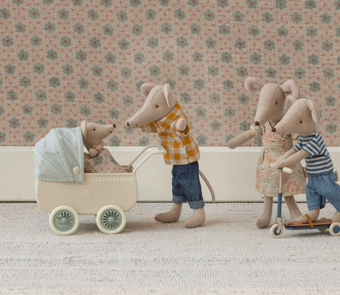 Stylish Yellow Checked Shirt and Trousers Outfit for Dad Mouse - Perfect for Maileg Dollhouse Play & Collectible Display