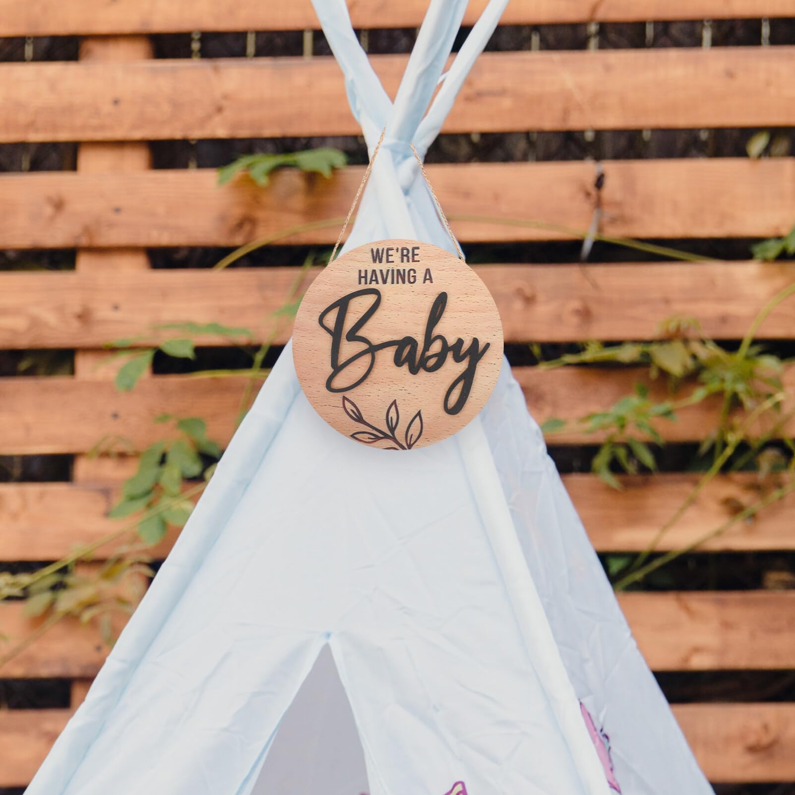 Wooden Baby Announcement Sign - 'We're Having a Baby' Round Birth Announcement Plaque, Newborn Welcome Sign & Photo Prop for Gender Reveal, Baby Shower & Nursery Decor