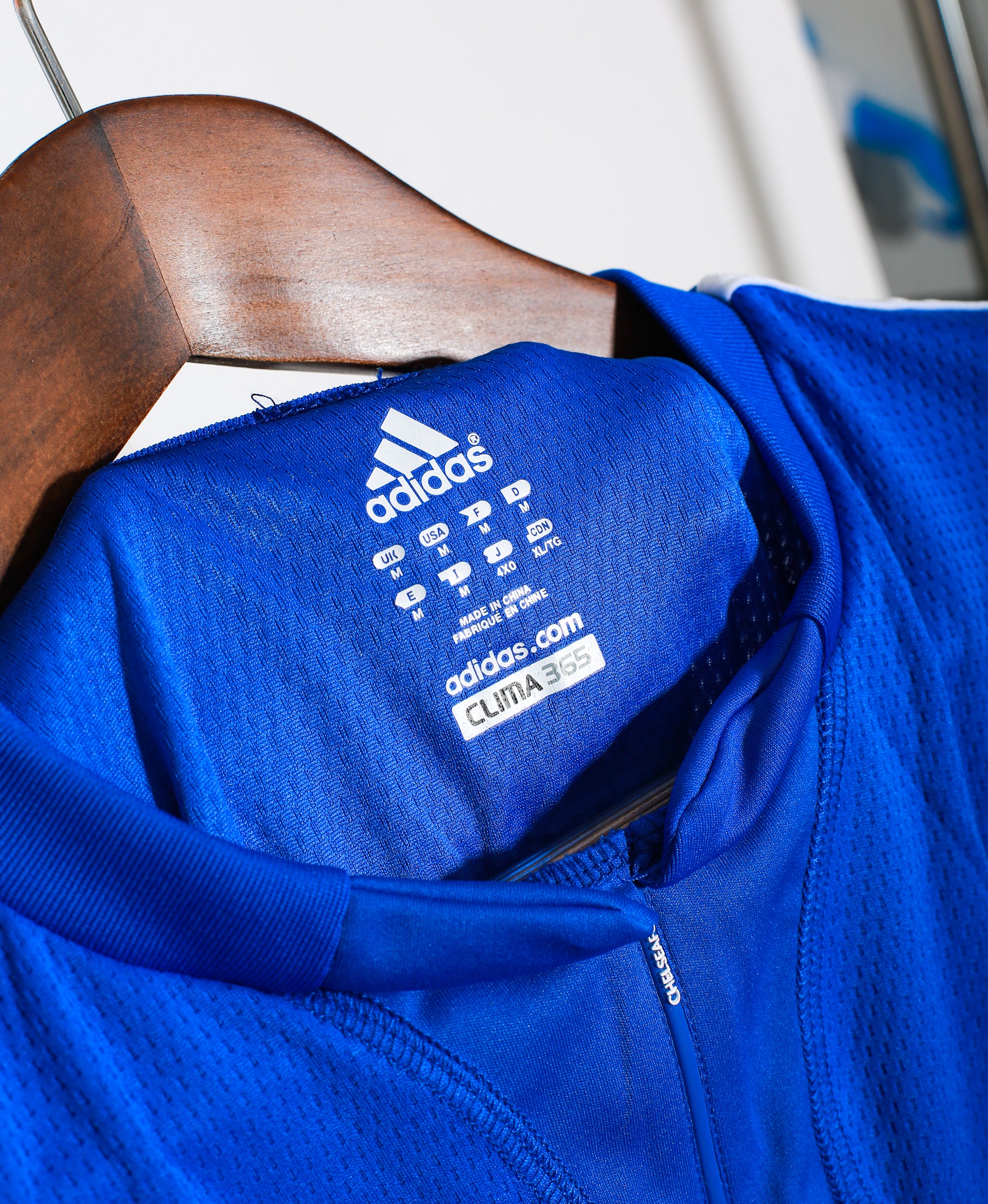 2009-2010 Chelsea FC Home Jersey - Authentic Soccer Shirt (Medium) - Perfect for Matchdays, Fan Events & Football Collections