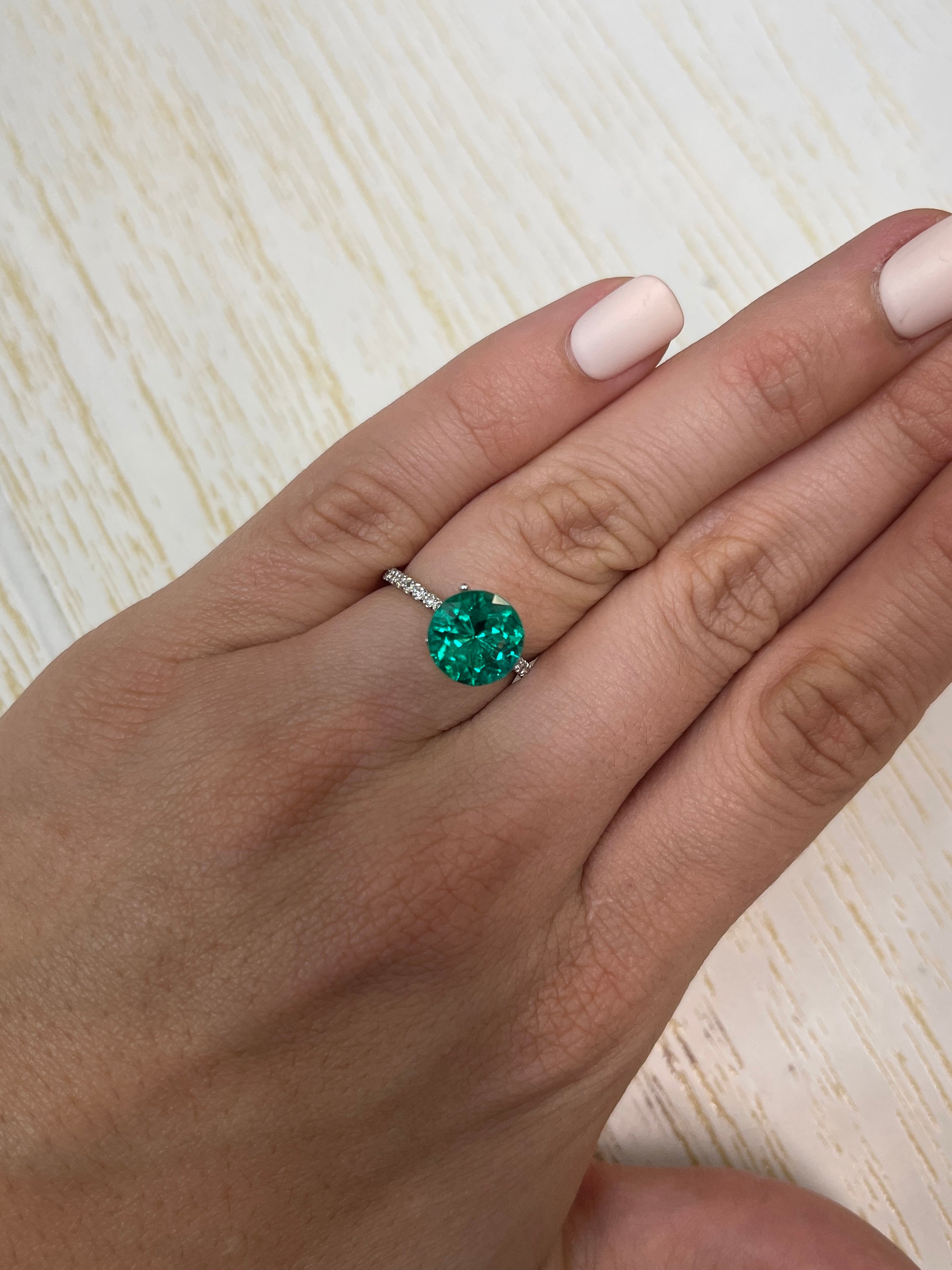 2.71 Carat 10x10mm AAA+ Colombian Emerald - Natural Round Loose Gemstone with Minor Oil Treatment | Perfect for Engagement Rings, Jewelry Making & Collector's Items