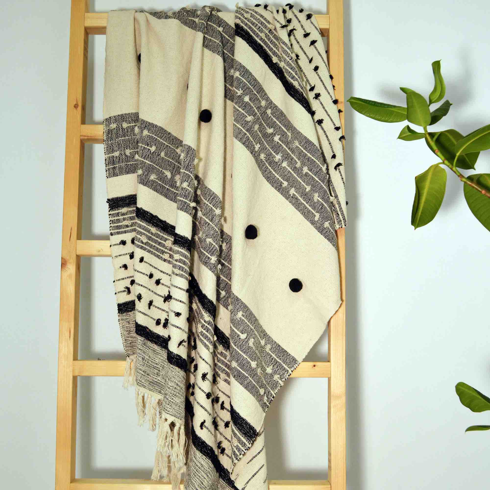 Nina Textured Throw Blanket - Soft Grey and White Cozy Knit Bedding for Couch, Sofa & Bed - Perfect for Winter Warmth and Home Decor