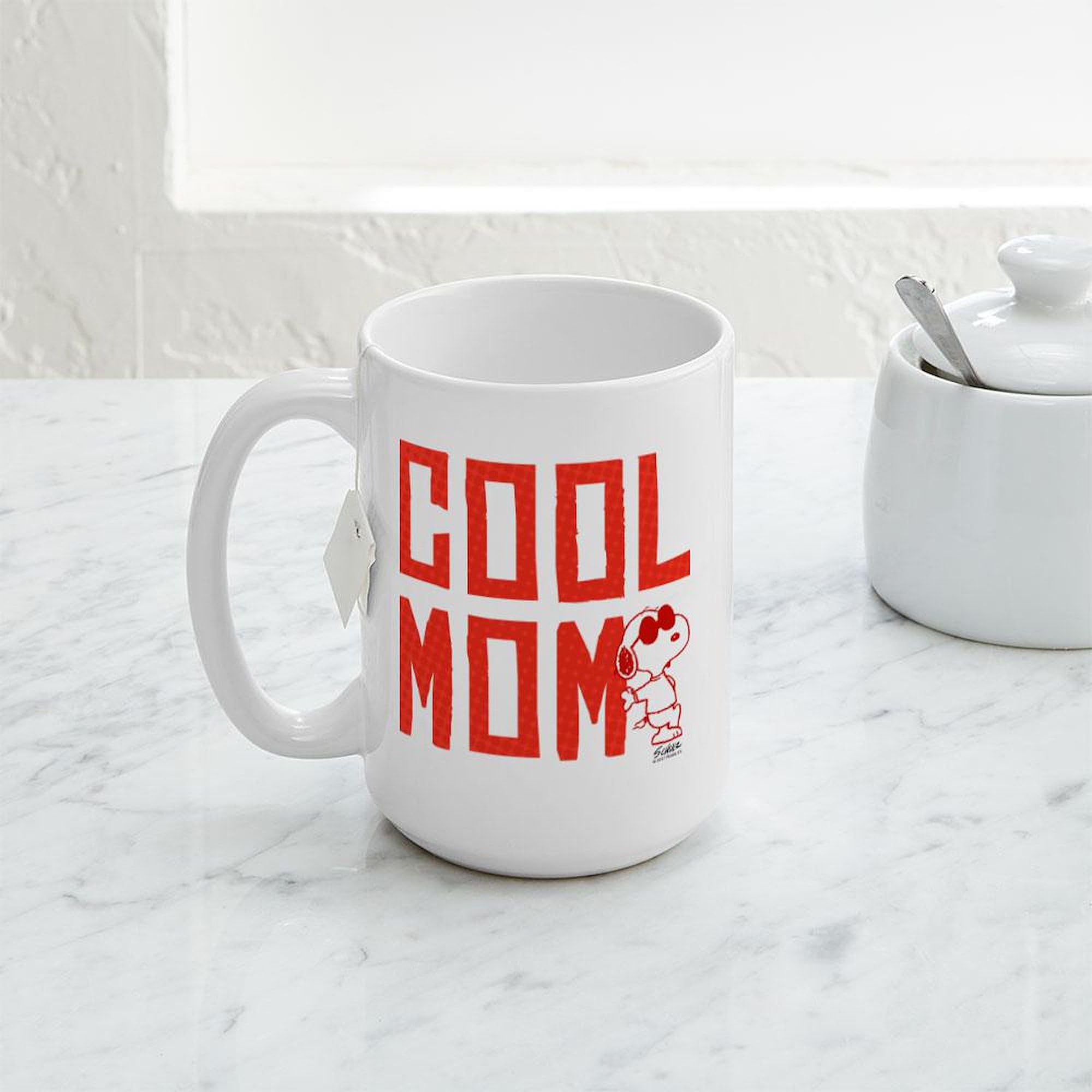 Peanuts Mom 15 oz (444 ml) Ceramic Coffee Mug - Snoopy & Charlie Brown Gift for Mother's Day, Birthday, or Everyday Use - Perfect for Tea, Hot Chocolate, and Coffee Lovers