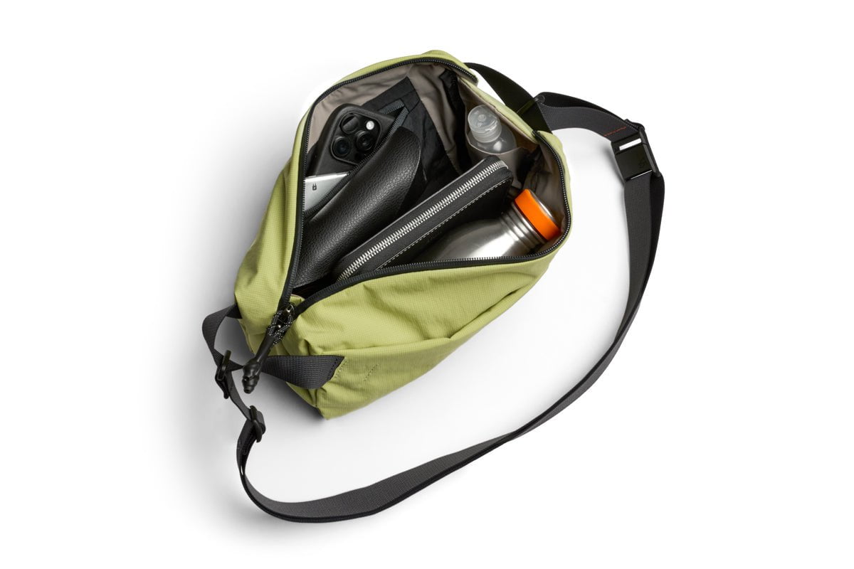 Bellroy Lite Sling - Lightweight Crossbody Bag for Men & Women | Water-Resistant Travel Sling Pack | Perfect for Hiking, Commuting & Everyday Carry (Black)