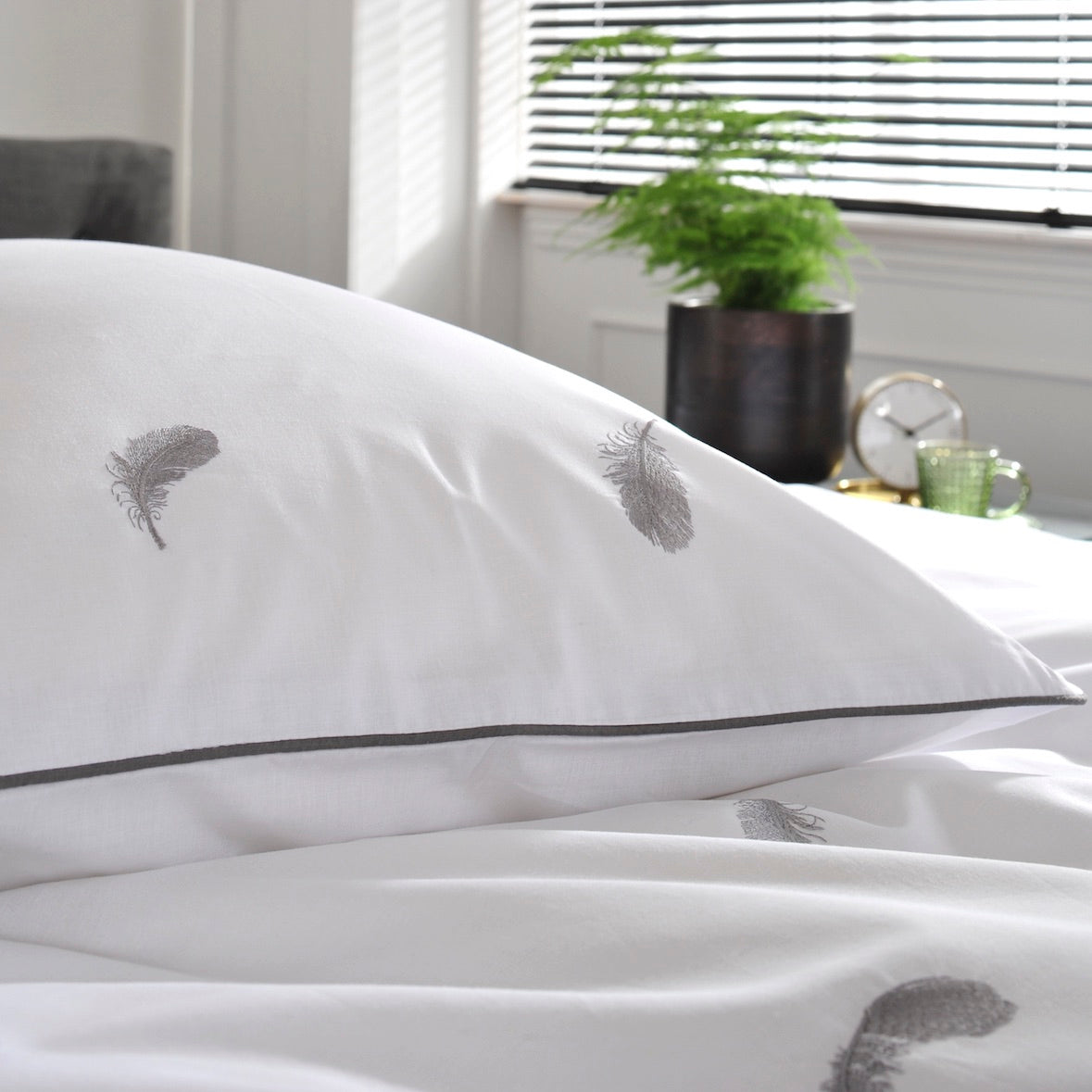 Premium Lyndon Company Feather Motif Duvet Cover Set - Soft & Breathable Bedding for Master Bedroom, Guest Room & Dorm Decor