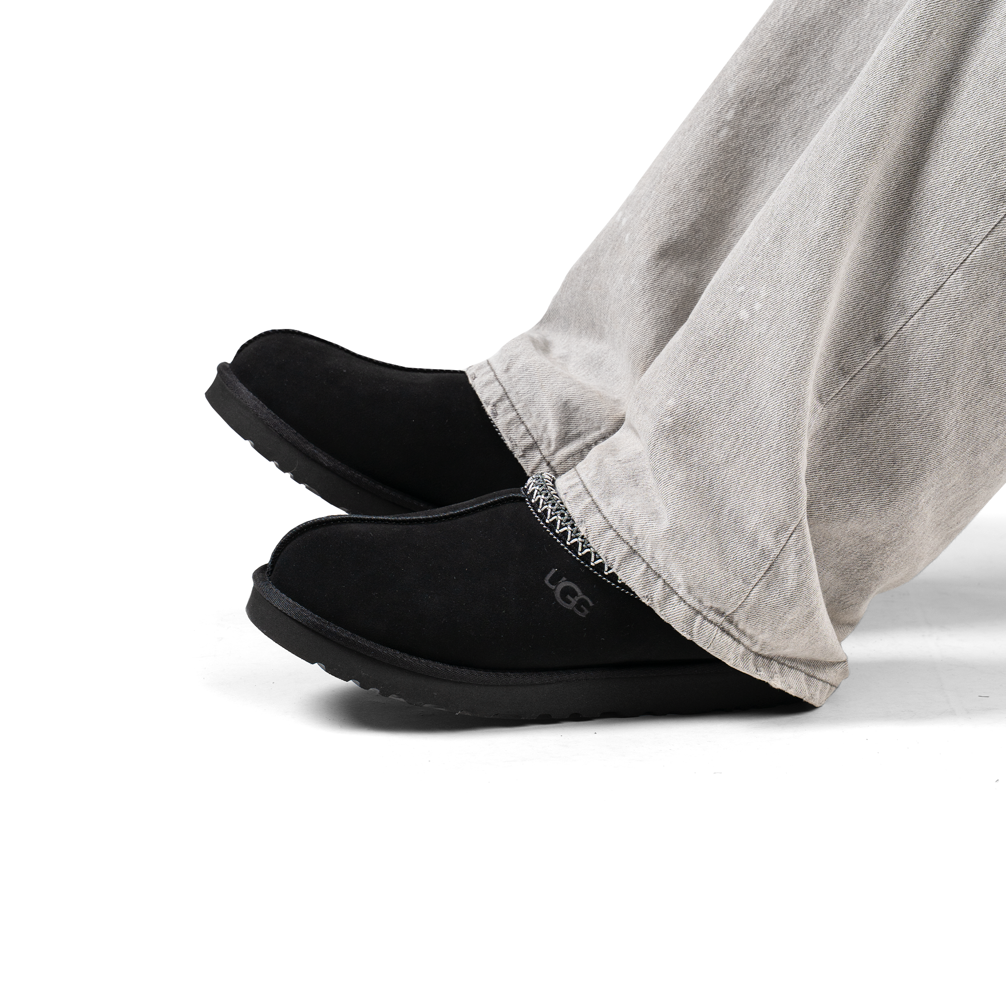 UGG Tasman Slipper for Women - Cozy Indoor/Outdoor House Shoes - Soft Shearling Lined Slippers for Winter Comfort - Perfect for Lounging at Home or Quick Errands