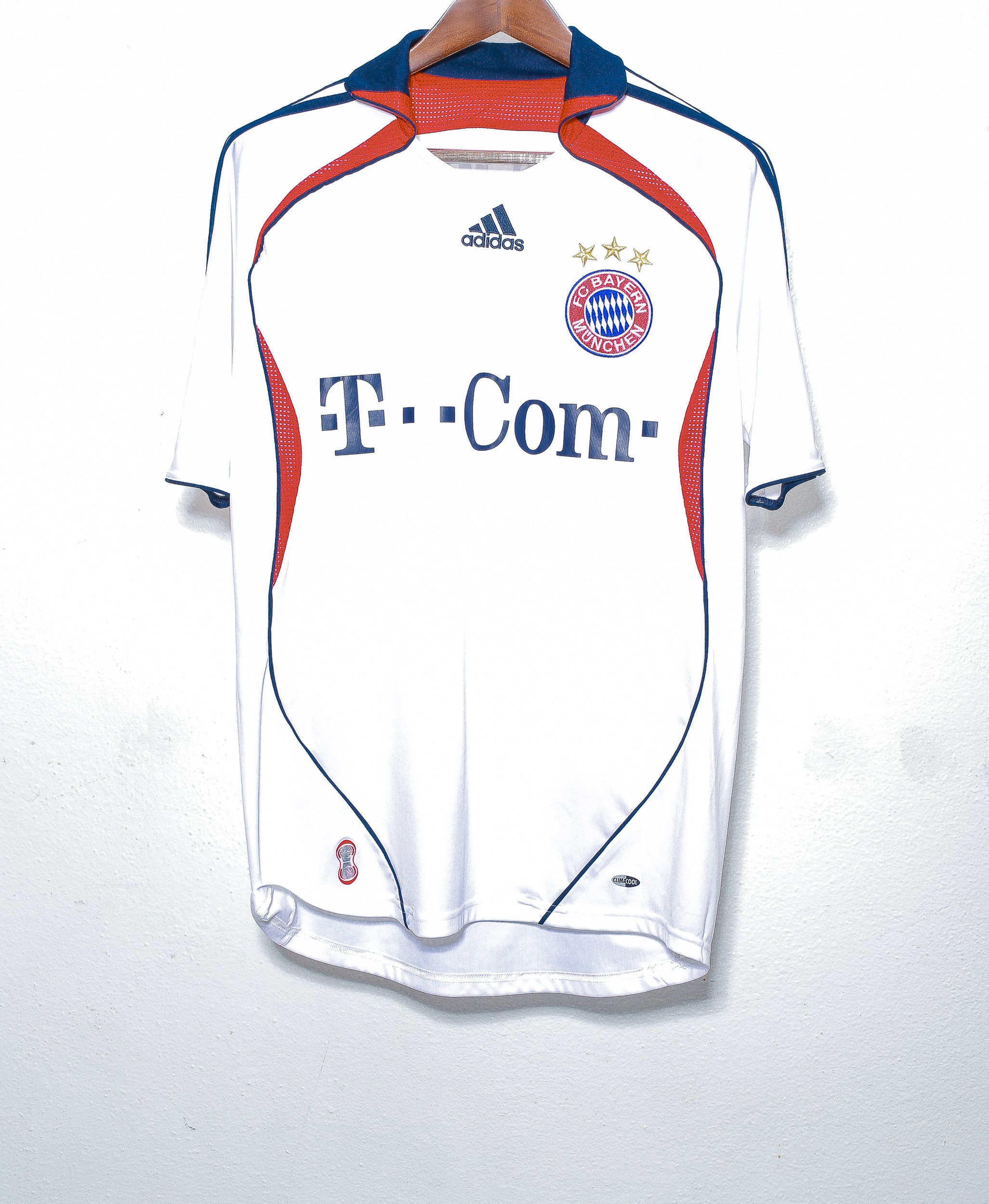 2006 Bayern Munich Away Jersey (Medium) - Vintage Soccer Shirt for Fans & Collectors - Perfect for Matches, Gifts & Memorabilia Display