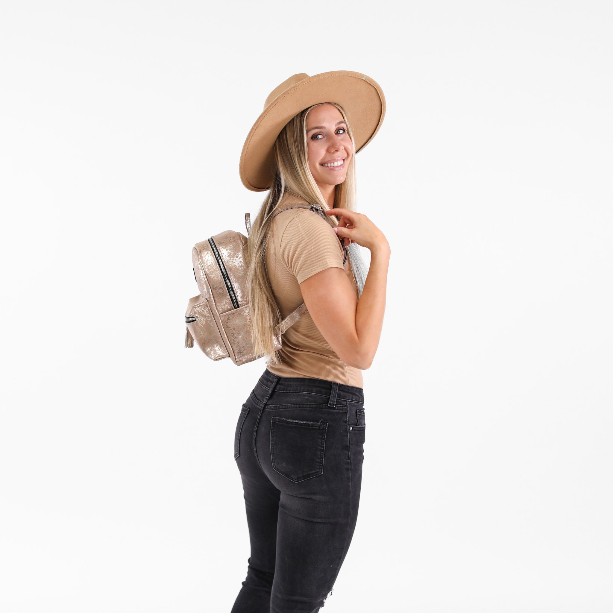 Premium Genuine Leather Backpack for Men & Women - Durable Travel Laptop Bag with USB Charging Port - Perfect for Work, School, and Outdoor Adventures