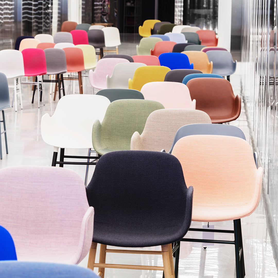 Modern Form Chair with Sturdy Metal Legs - Ergonomic Design for Home, Office & Dining Room Comfort