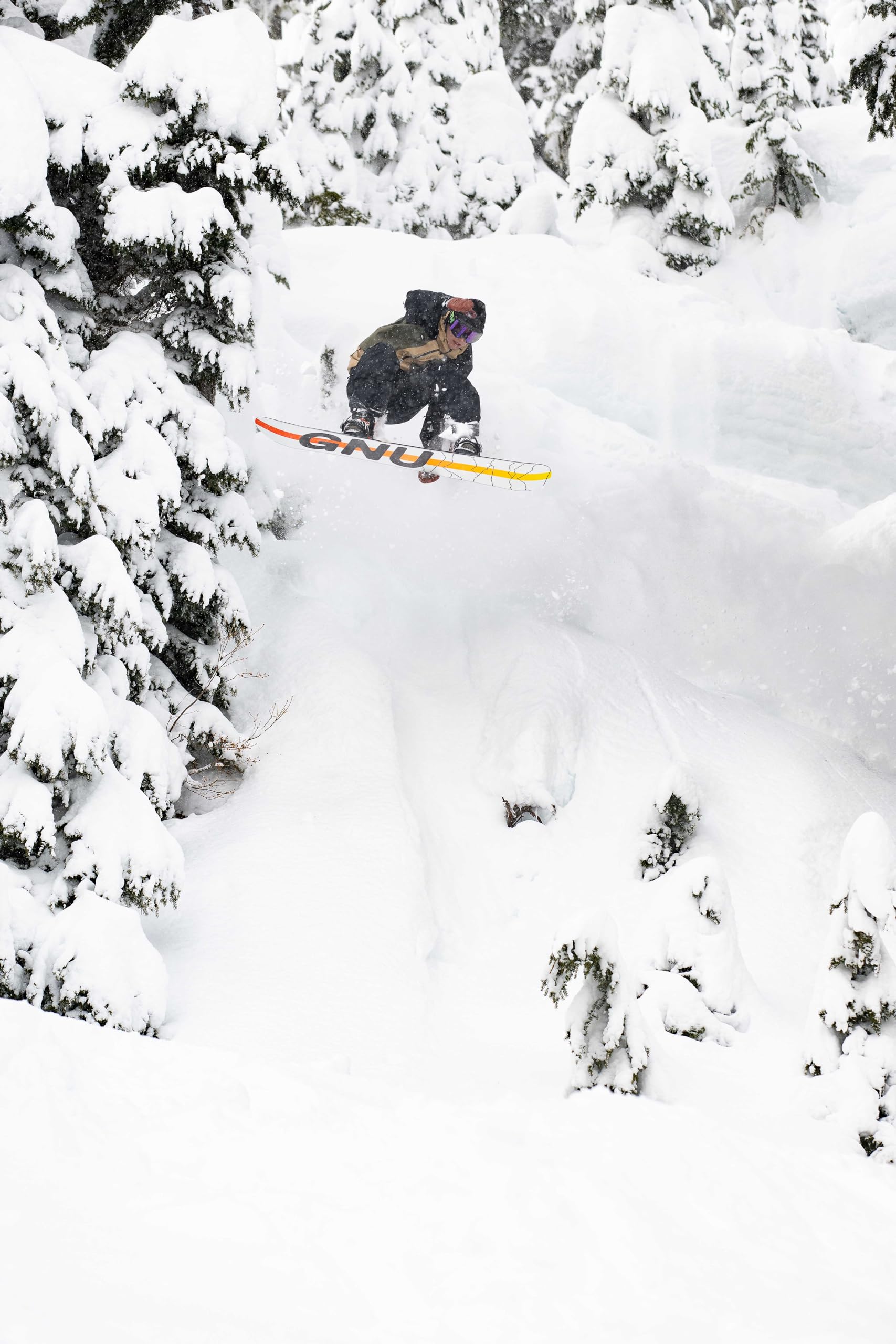Gnu Antigravity Men's Snowboard - All-Mountain Freestyle Snowboard for Powder & Park Riding | Perfect for Backcountry & Resort Adventures