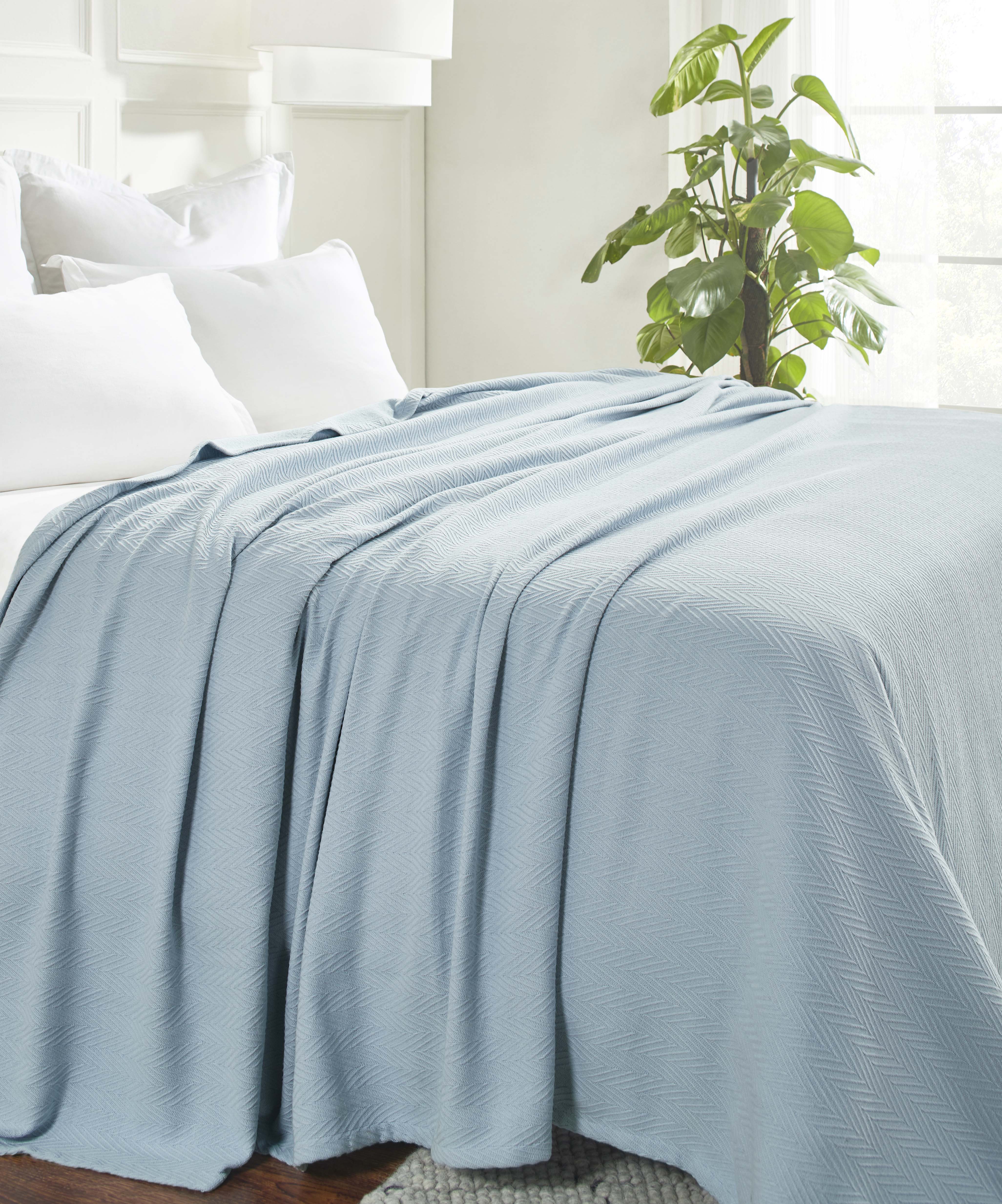 Soft All-Season Chevron Cotton Bed Blanket & Sofa Throw - Cozy Home Decor for Living Room, Bedroom, and Travel