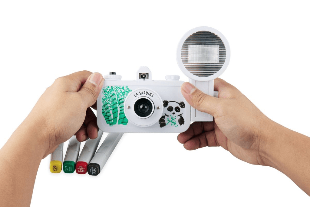 Lomography La Sardina DIY 35mm Film Camera with Flash - Vintage Style Creative Photography for Travel, Parties & Street Shots
