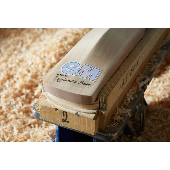 GM Senior Cricket Bat Kryos DXM Signature - Premium English Willow Cricket Bat for Professional Players - Perfect for Matches, Training & Competitive Play