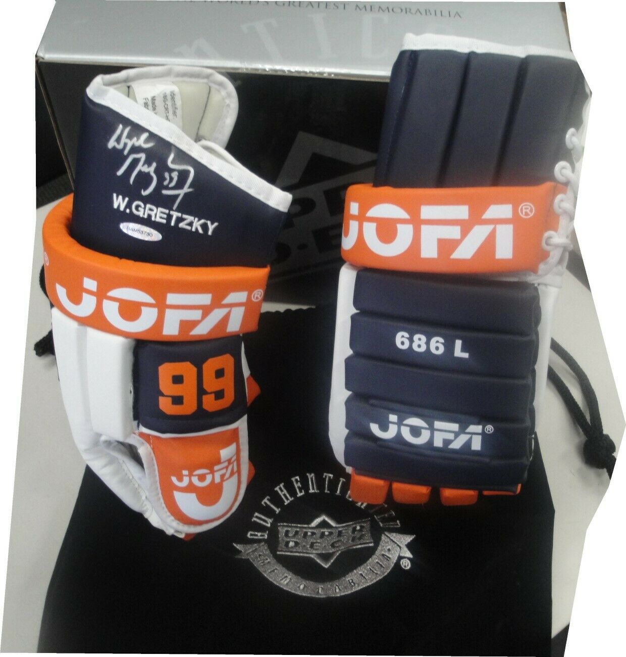 Wayne Gretzky Autographed Edmonton Oilers JOFA Hockey Glove - UDA Certified Collectible - Perfect for NHL Memorabilia Displays & Hockey Fan Gifts