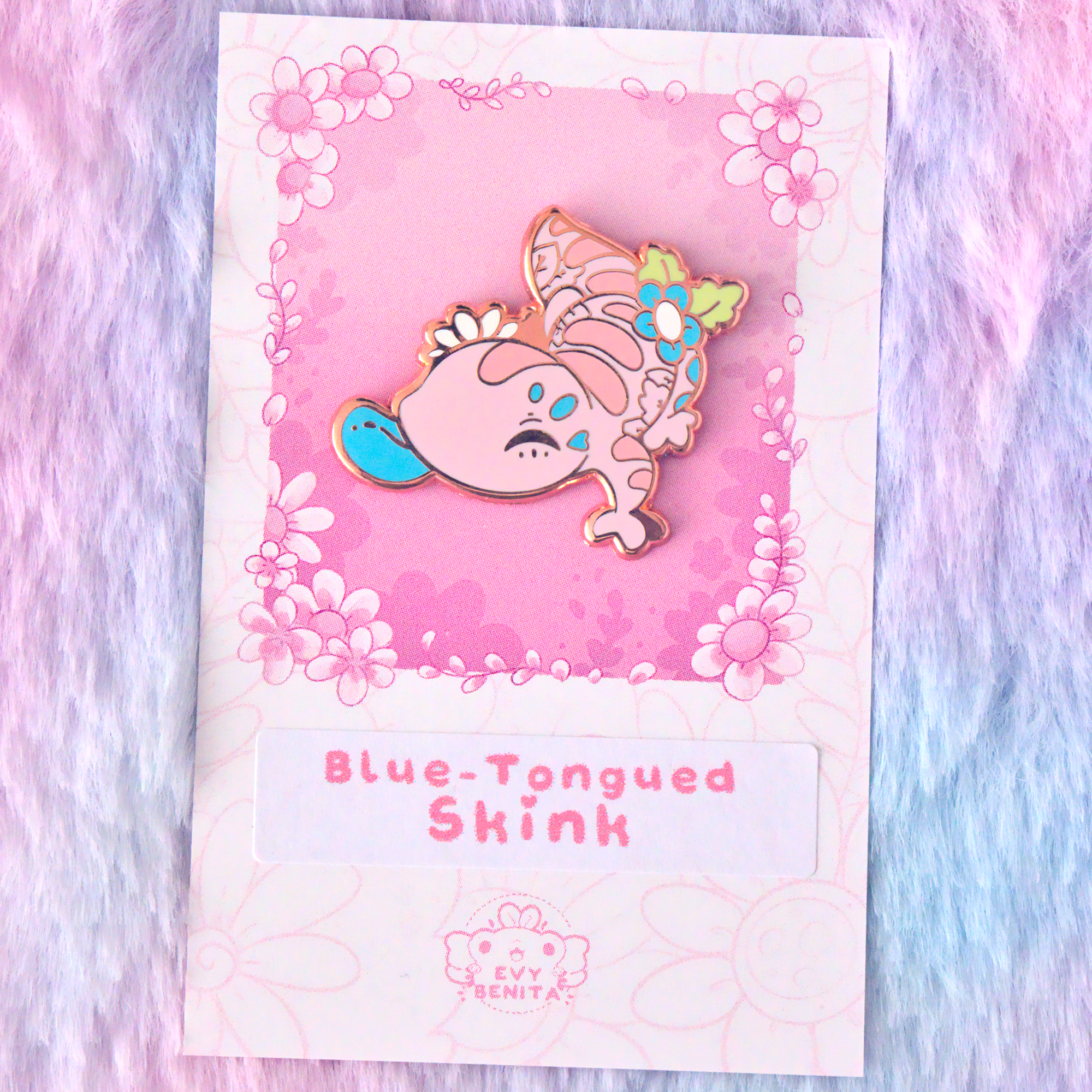 Blue Tongued Skink Enamel Pin - Lizard Reptile Collector Badge for Backpacks, Jackets & Hats - Perfect for Herpetology Enthusiasts & Animal Lovers