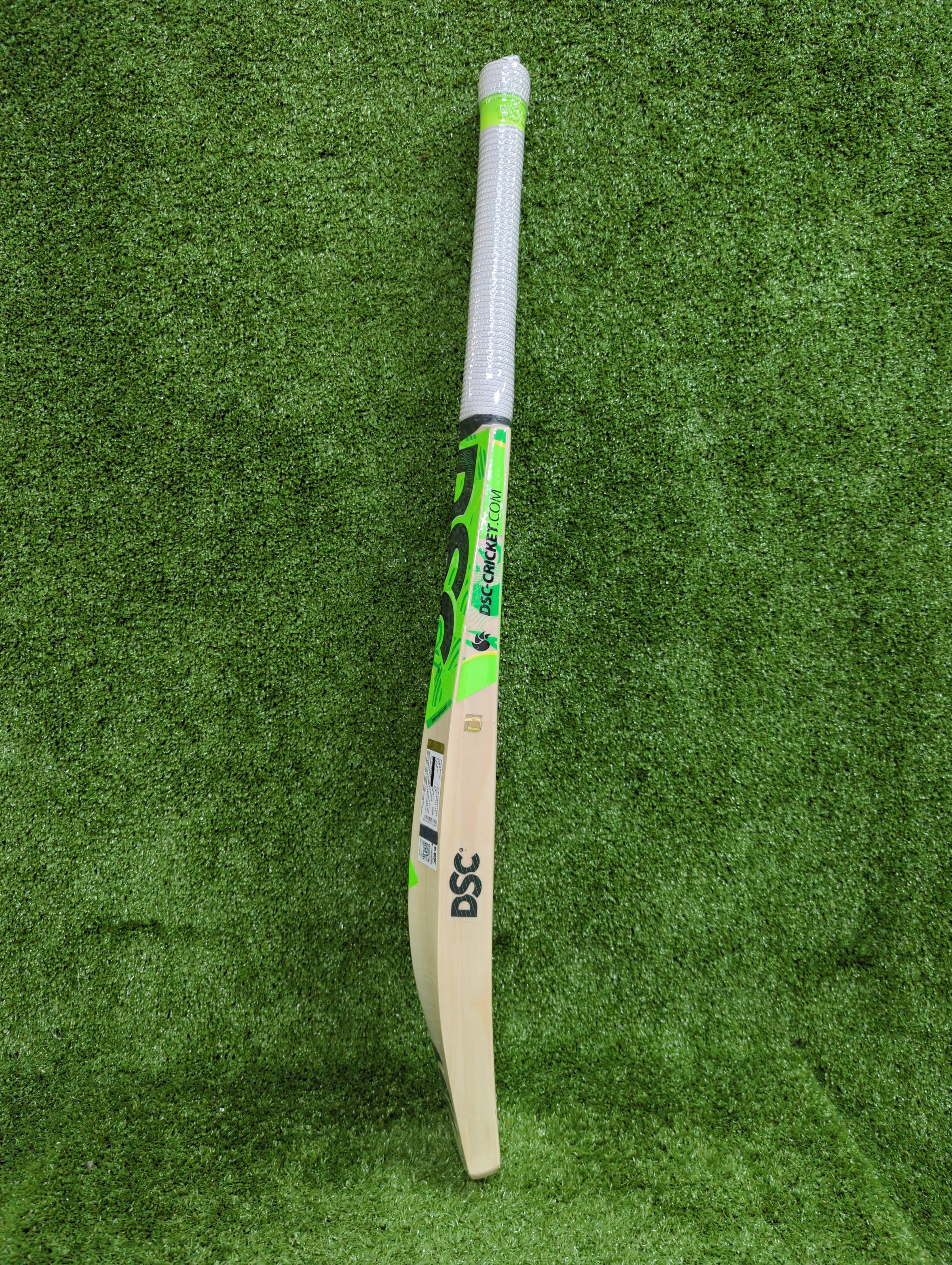 DSC SPLIT 77 Kashmir Willow Cricket Bat - Professional Grade Cricket Equipment for Practice & Matches - Perfect for Outdoor Sports & Cricket Training