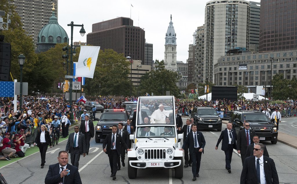 Pope Francis in America: The Official Photographic Book - Religious History, Catholic Church, Papal Visit - Perfect for Collectors, Gifts & Religious Studies