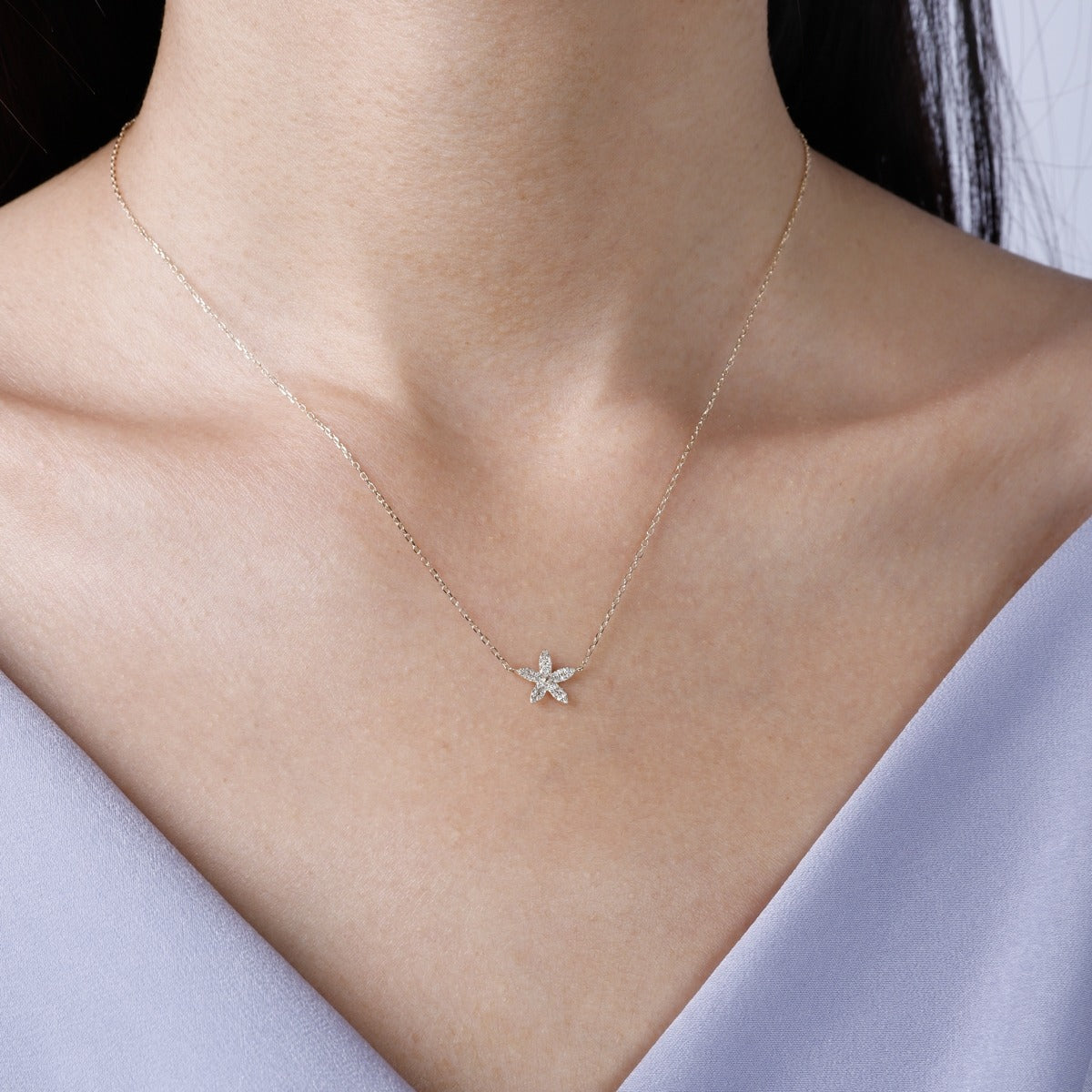 14K Gold Diamond Flower Necklace for Women - Elegant Floral Pendant Jewelry for Gifts, Anniversaries & Special Occasions