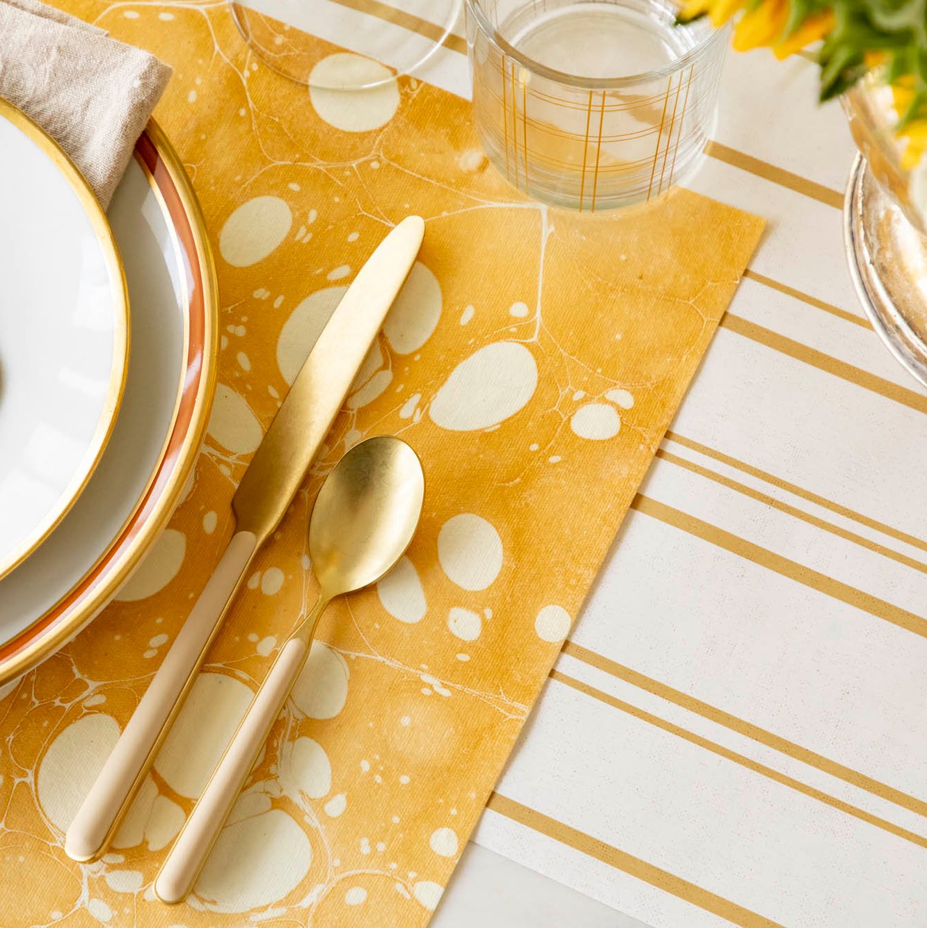 Vintage Gold Striped Table Runner - Elegant Dining Decor for Weddings, Holidays & Special Events