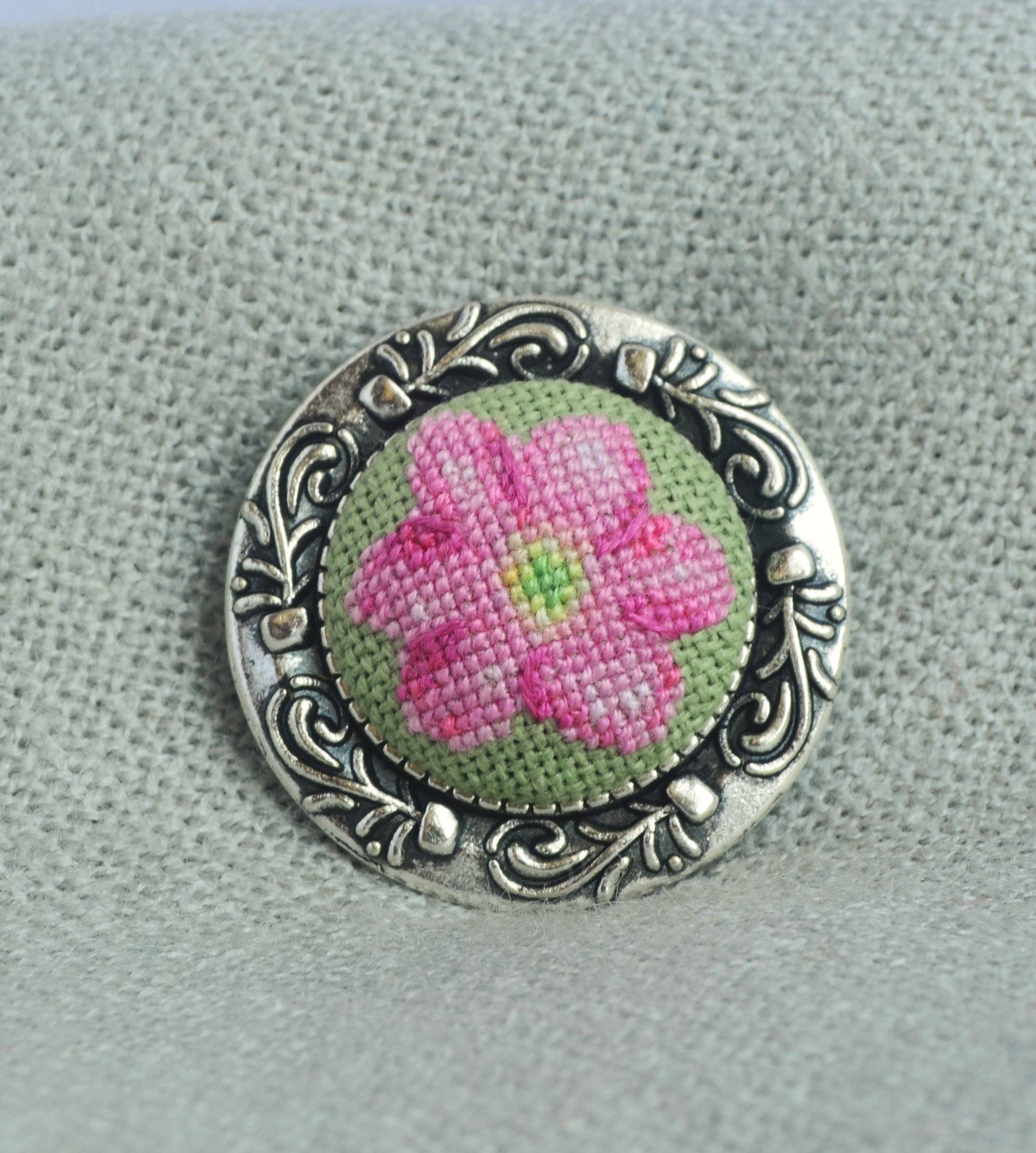 Handmade Embroidered Floral Brooch - Pink Flower Pin for Women - Perfect for Weddings, Parties & Gift Giving