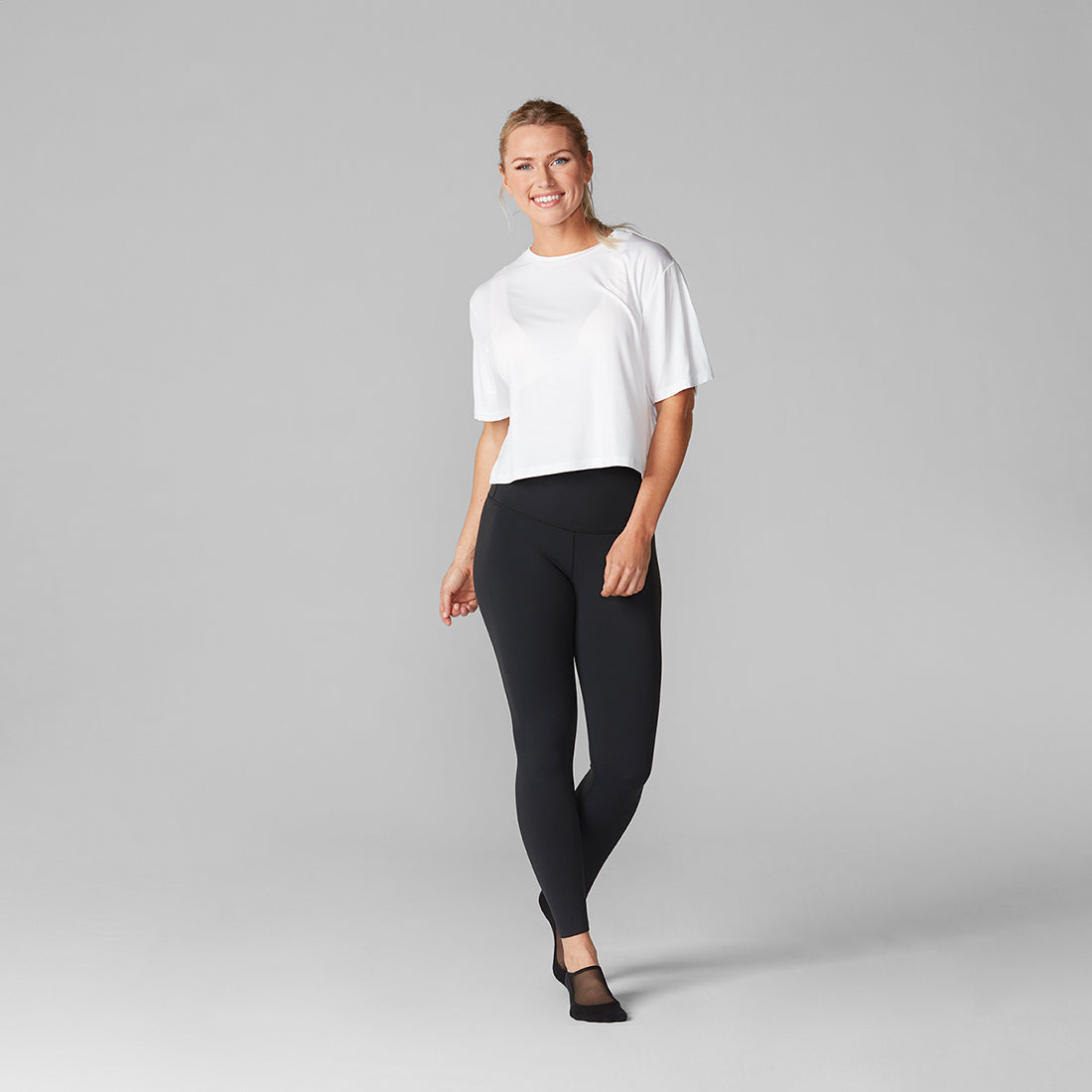 Tavi Noir Women's Short Sleeve Crop Top - Trendy Casual Summer T-Shirt for Streetwear, Outfits & Fashion | Perfect for Parties, Dates & Everyday Wear