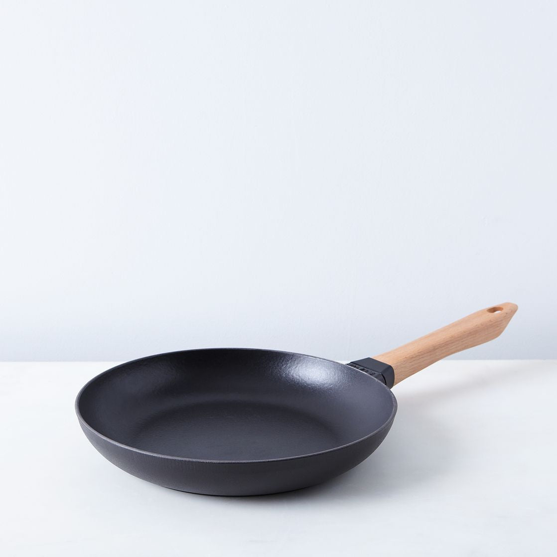 Premium Cast Iron Skillet with Ergonomic Beechwood Handle - Perfect for Searing, Frying & Baking - Ideal for Stovetop, Oven & Camping Cooking