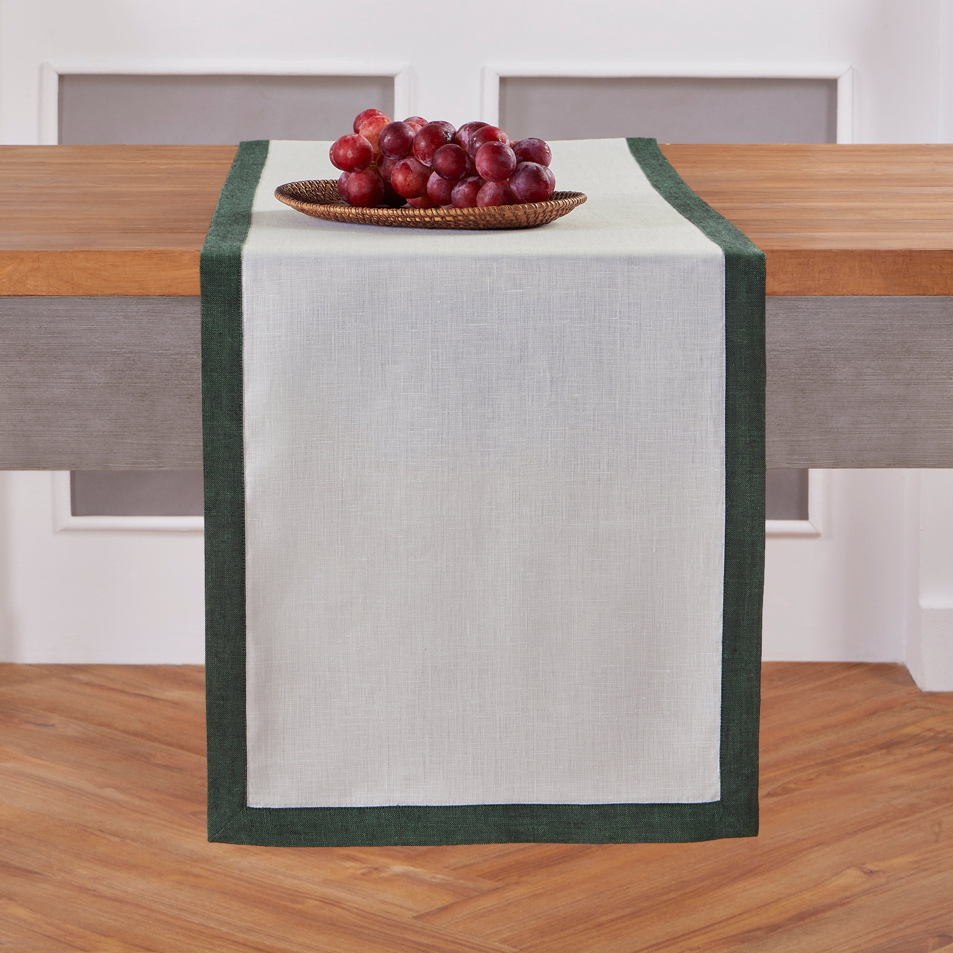 Elegant Classic Table Runner for Dining Room Decor - Perfect for Weddings, Holidays & Home Decor