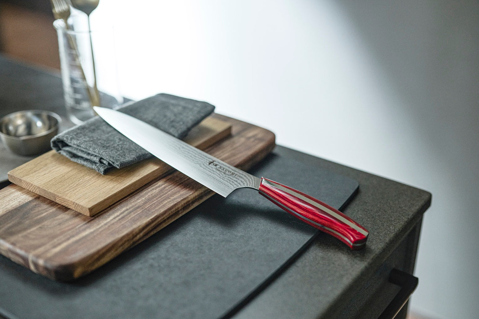 Premium Nagomi Damascus Steel Chef Knife - 8 Inch Japanese Kitchen Knife for Professional Chefs & Home Cooking - Perfect for Slicing, Dicing & Chopping Vegetables, Meat & Fish