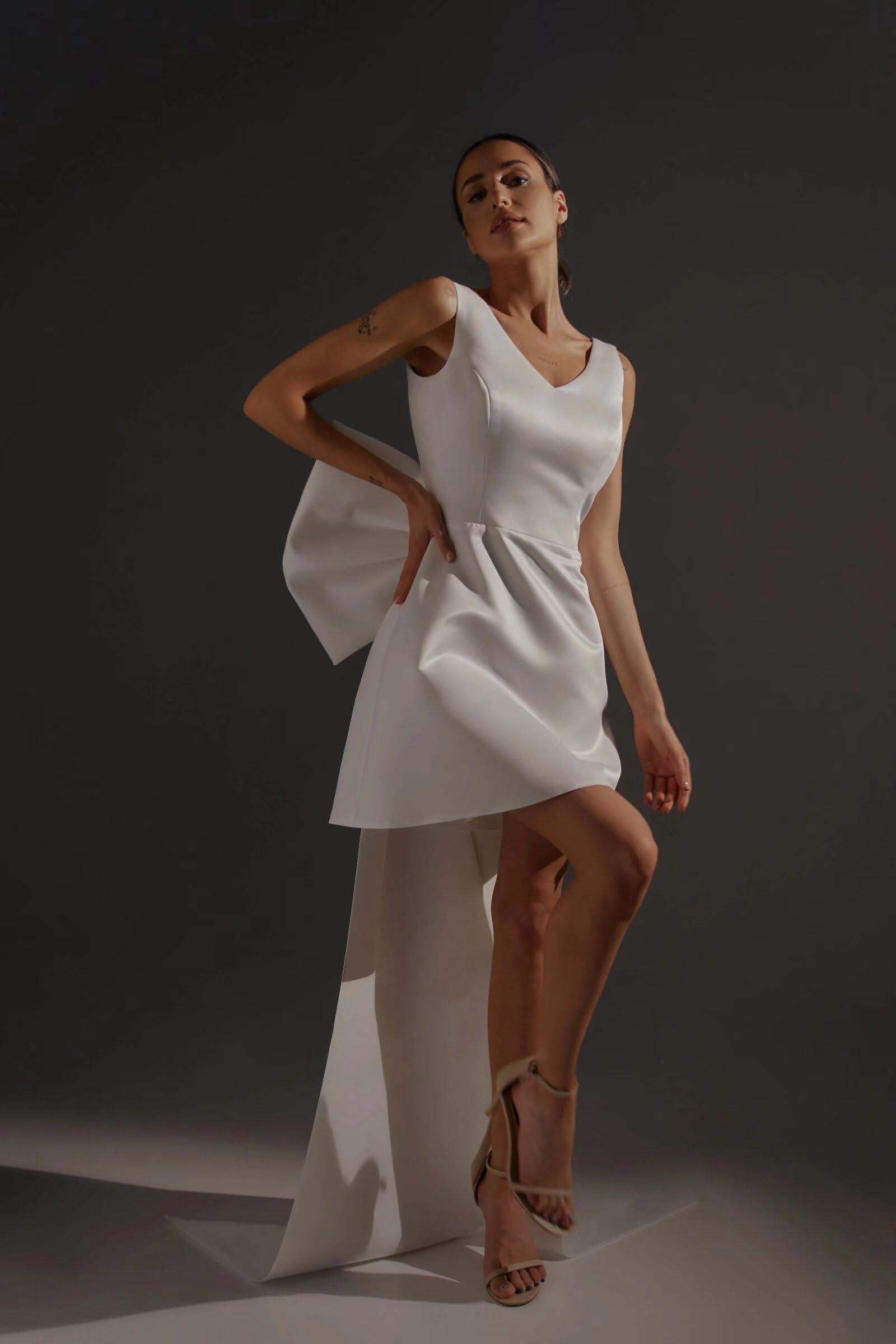 Elegant Short Satin Wedding Dress with Bow Detail - Backless Sleeveless Mini Bridal Gown for Women | Perfect for Beach Weddings, Vow Renewals & Romantic Getaways