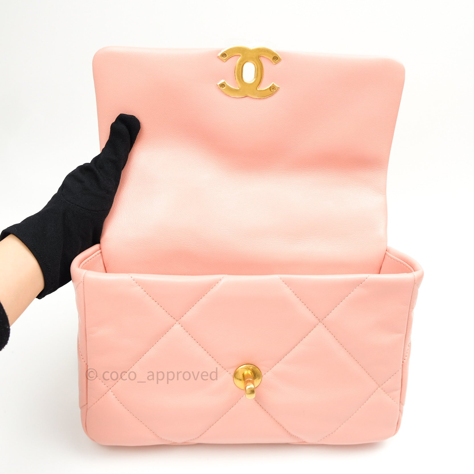 Chanel 19 Small Goatskin Leather Handbag in Rose Pink with Mixed Hardware - Perfect for Everyday Luxury & Evening Occasions