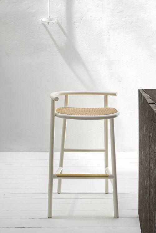 Nendo Single Curve Bentwood Barstool by GTV - Modern Wooden Counter Stool for Kitchen Island, Bar & Dining Room - Ergonomic Design with Comfortable Seat Height