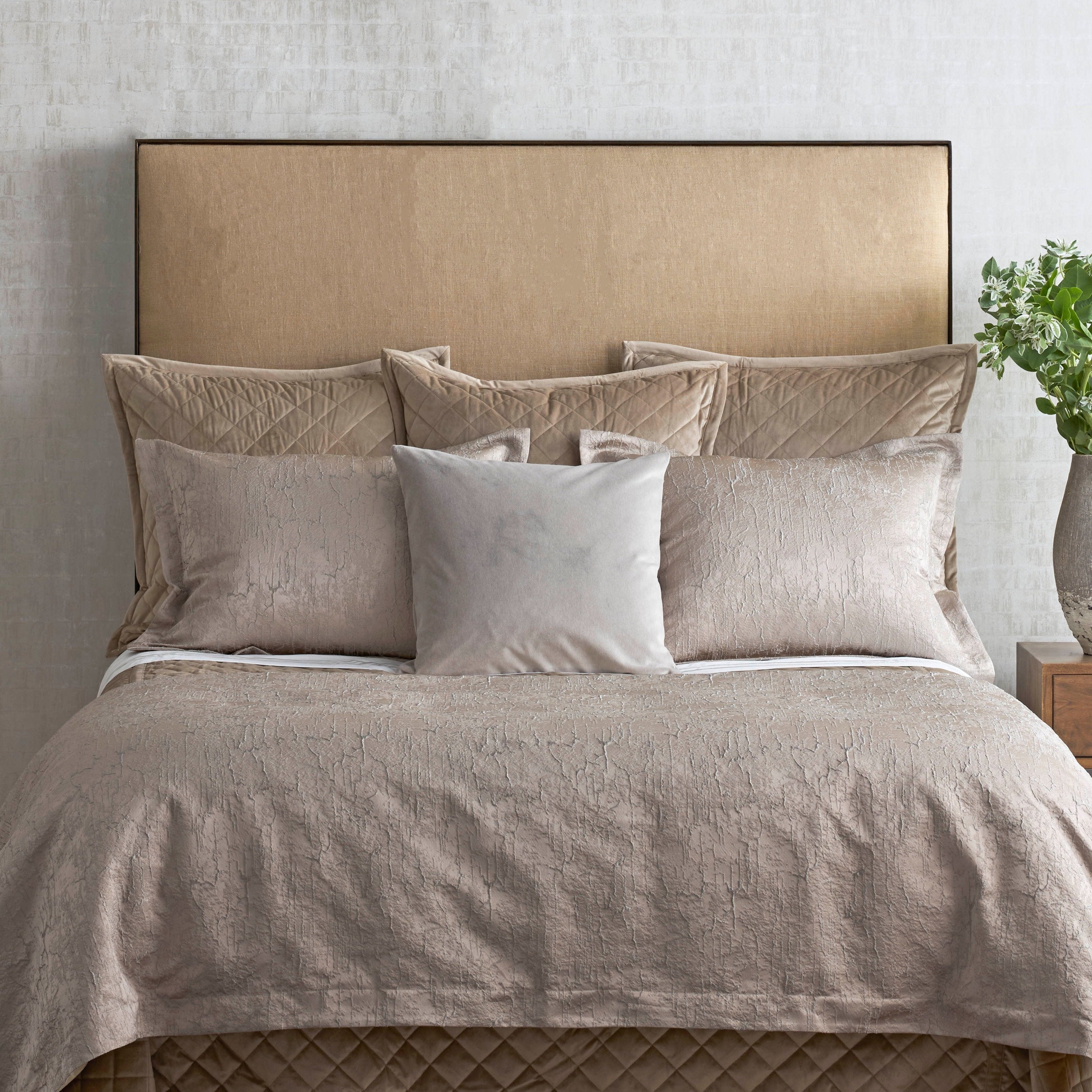 Allure Duvet Cover Set - Queen Size Luxury Bedding with Pillowcases - Perfect for Master Bedroom & Guest Room Decor