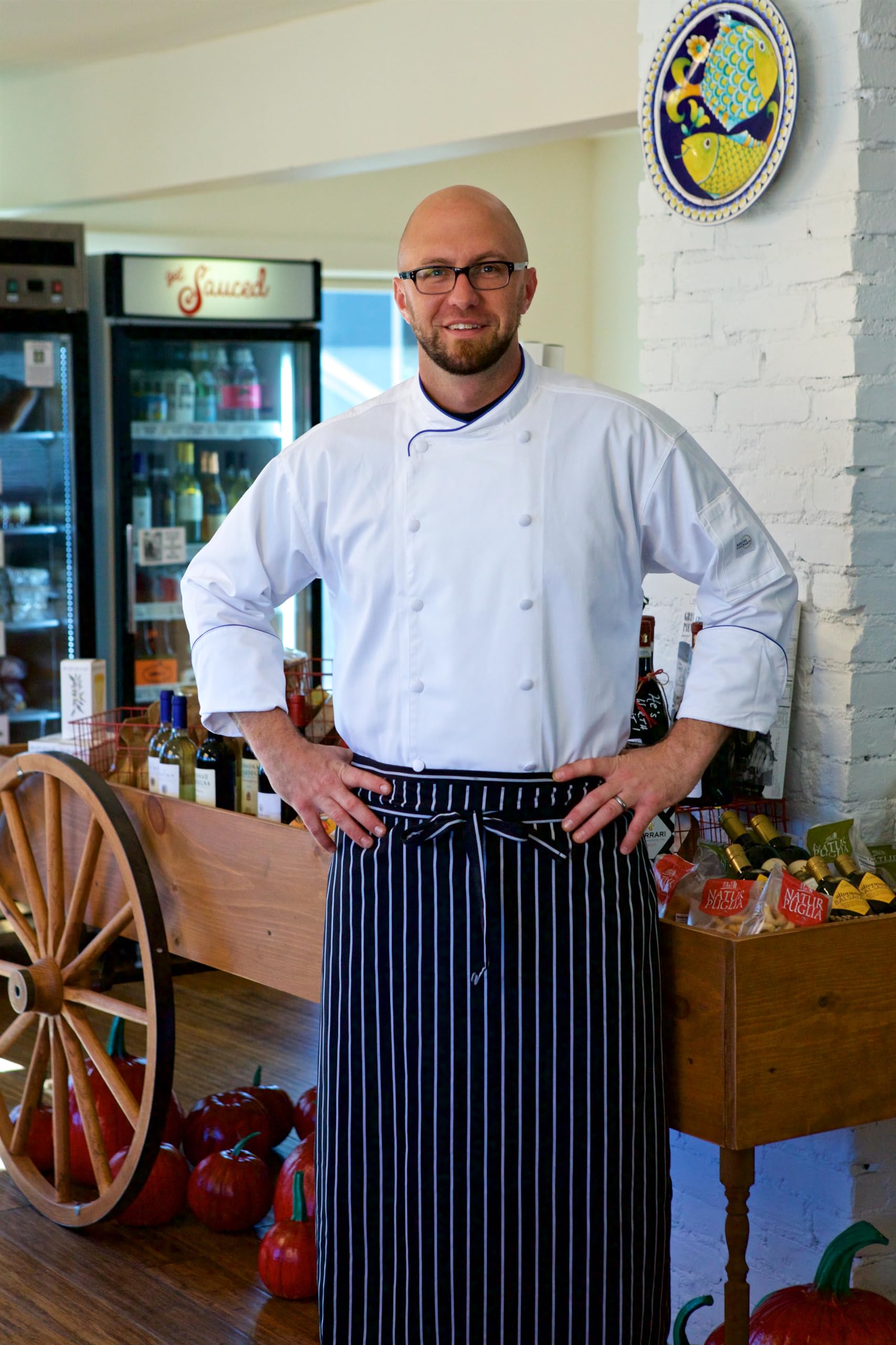 Mercer Culinary M61130BCS Genesis Bistro Apron - Black & White Chalk Stripe - Premium Waist Apron for Chefs, Bartenders & Waitstaff - Ideal for Restaurants, Cafes & Home Cooking