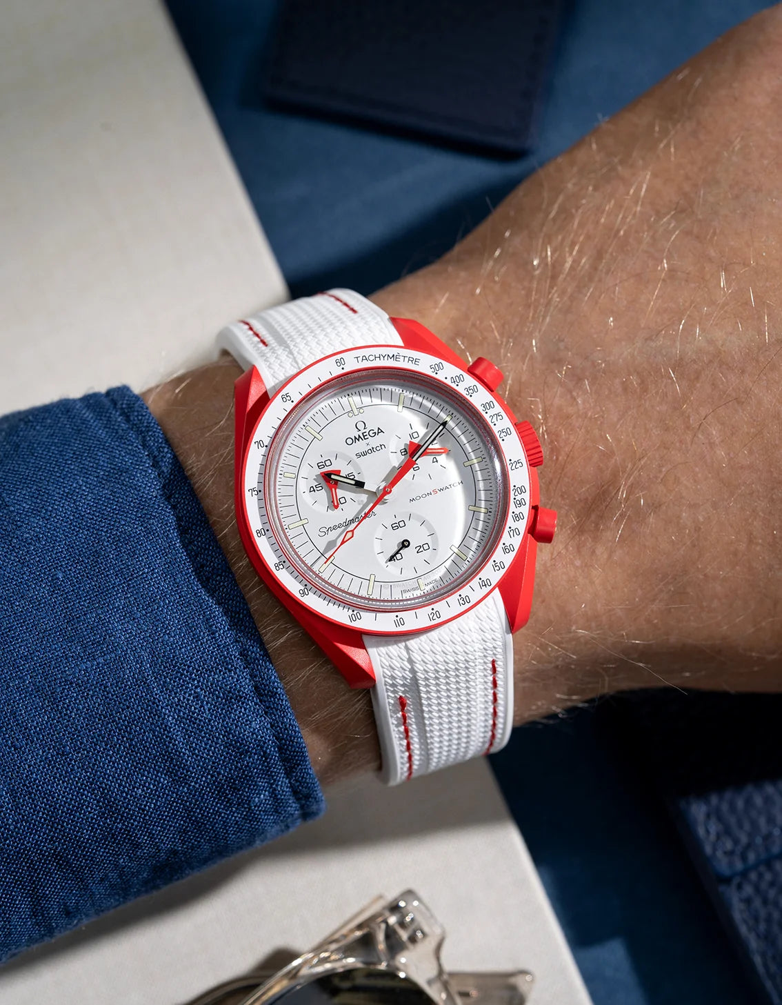 Curved Vertech Rubber Watch Strap - White & Red Stitches | Durable Waterproof Replacement Band for Apple Watch, Samsung Galaxy & Smartwatches | Perfect for Sports, Swimming & Everyday Wear