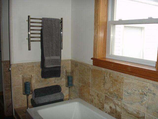 Amba Jeeves H Straight Hardwired Towel Warmer - 20.5