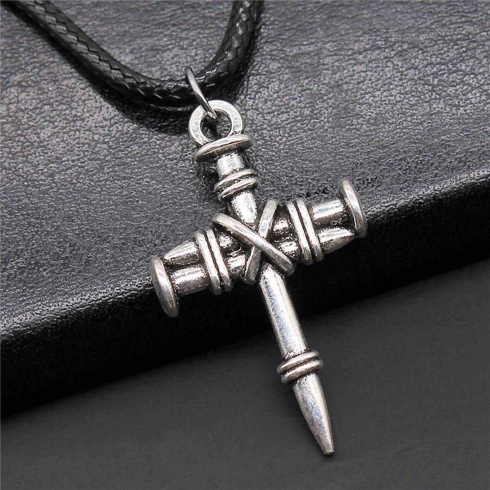 Gothic Cross Skull Necklace for Women - Stainless Steel Chain Jewelry - Perfect for Halloween, Punk Fashion & Gothic Accessories