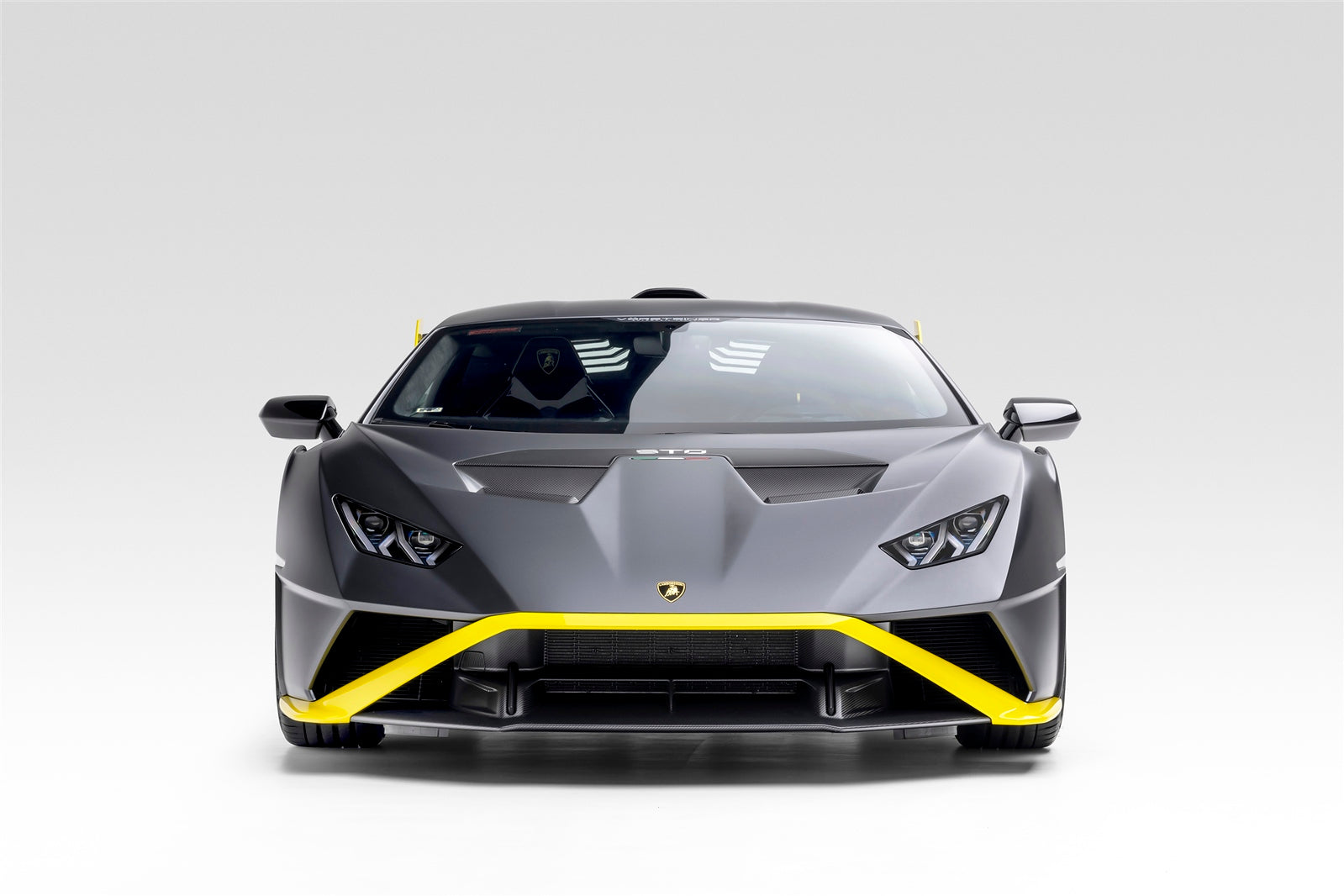 Lamborghini Huracan STO VMPC 208 Diecast Model Car - 1:18 Scale Collectible Supercar Replica for Display & Racing Enthusiasts - Perfect for Home Office Decoration, Car Showcases, and Gift Giving