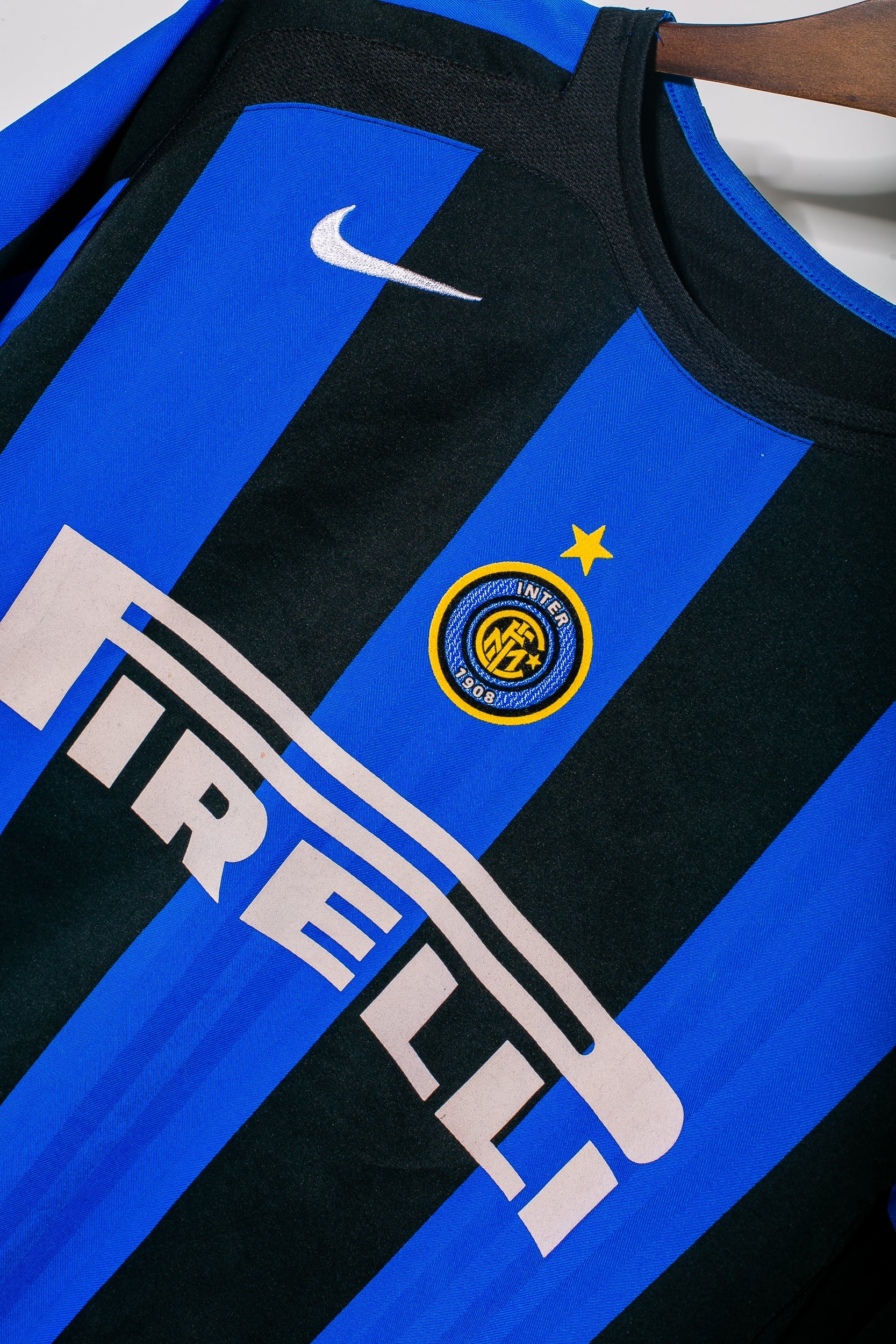 2004-05 Inter Milan Zanetti Home Jersey (Size M) - Authentic Football Shirt for Fans & Collectors - Perfect for Matchdays & Memorabilia Display