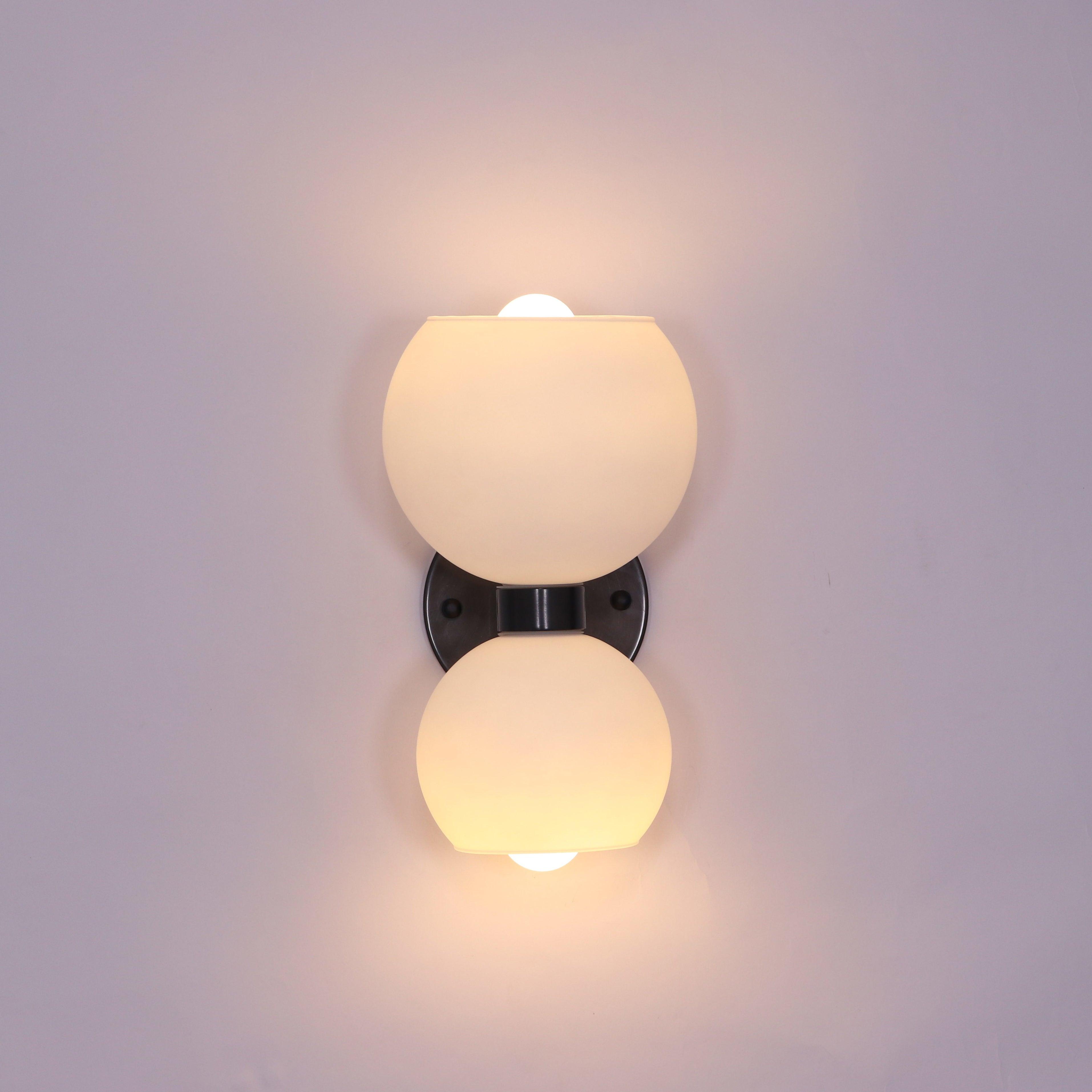Stylish Betty's Wall Lamp - Modern LED Sconce Light for Bedroom, Living Room & Hallway - Energy Efficient Home Decor Lighting