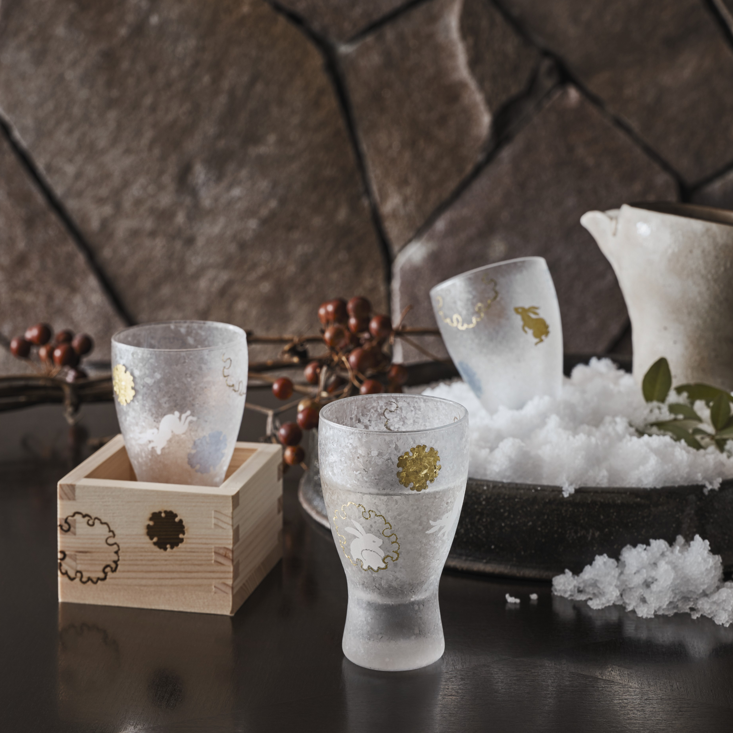 Premium Snow Rabbit Sake Cup Set with Traditional Wooden Masu Box - Japanese Ceramic Drinking Cup for Sake, Whiskey & Cocktails - Perfect for Home Bars, Gift Giving & Japanese Cultural Events