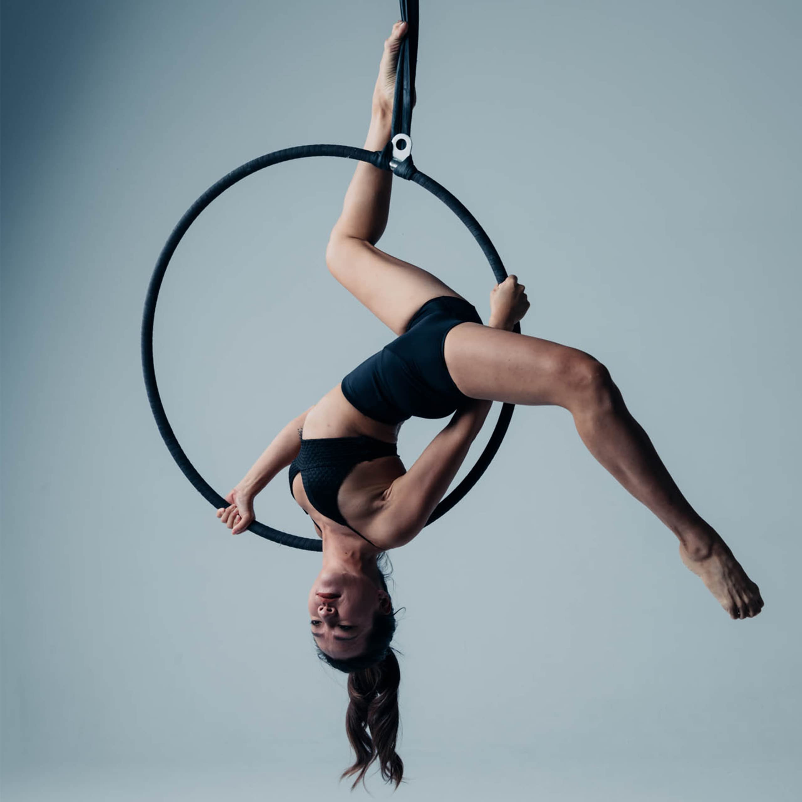90cm/95cm Aerial Hoop Kit - Single Point Lyra Hoop Set with Carabiners, Swivel & Storage Bag - Perfect for Beginners, Home Practice & Circus Training - Indoor/Outdoor Fitness & Aerial Yoga Equipment