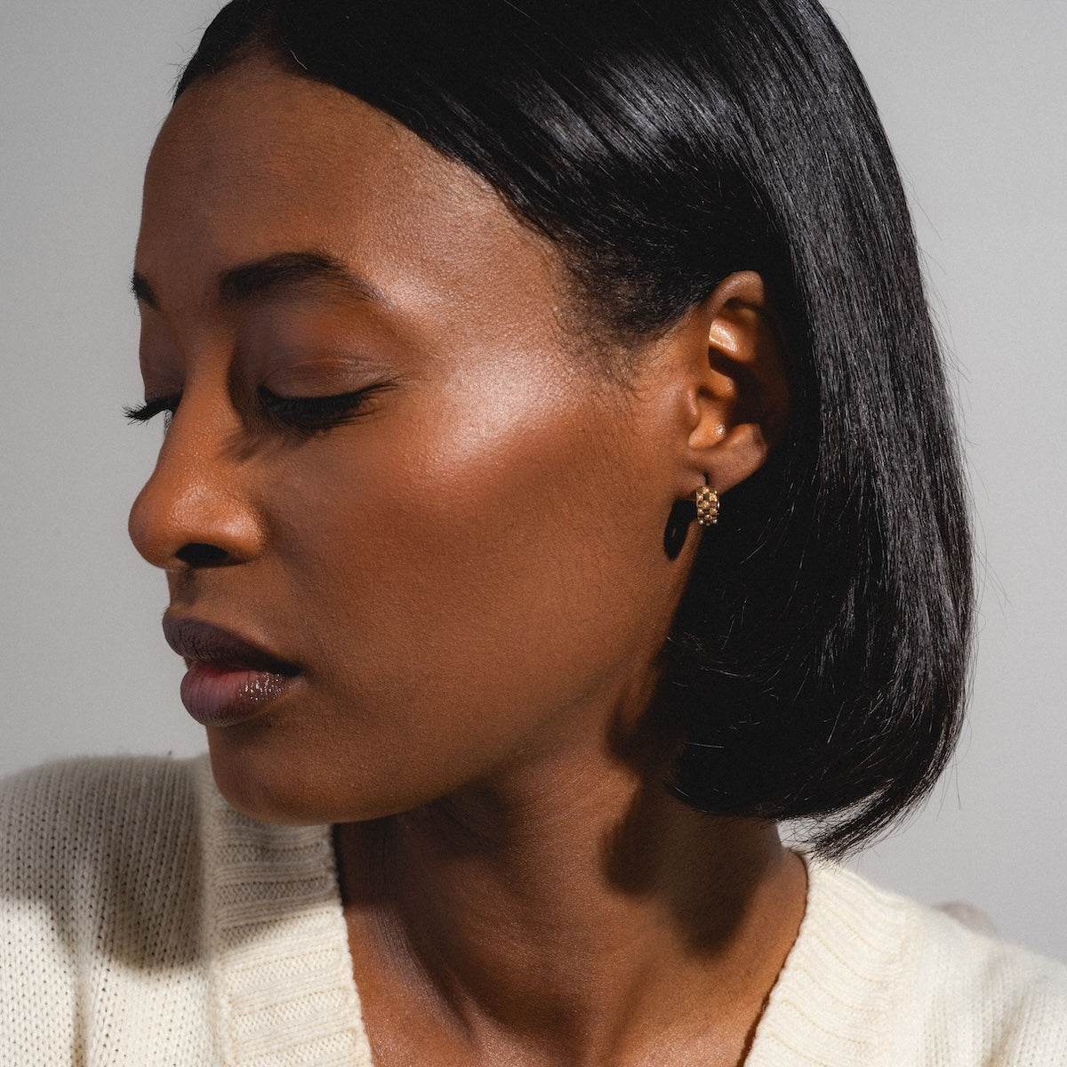 Checkered Pearl Huggie Earrings for Women - Trendy Dainty Hoop Earrings for Everyday Wear | Perfect for Casual Outfits, Office, and Date Nights