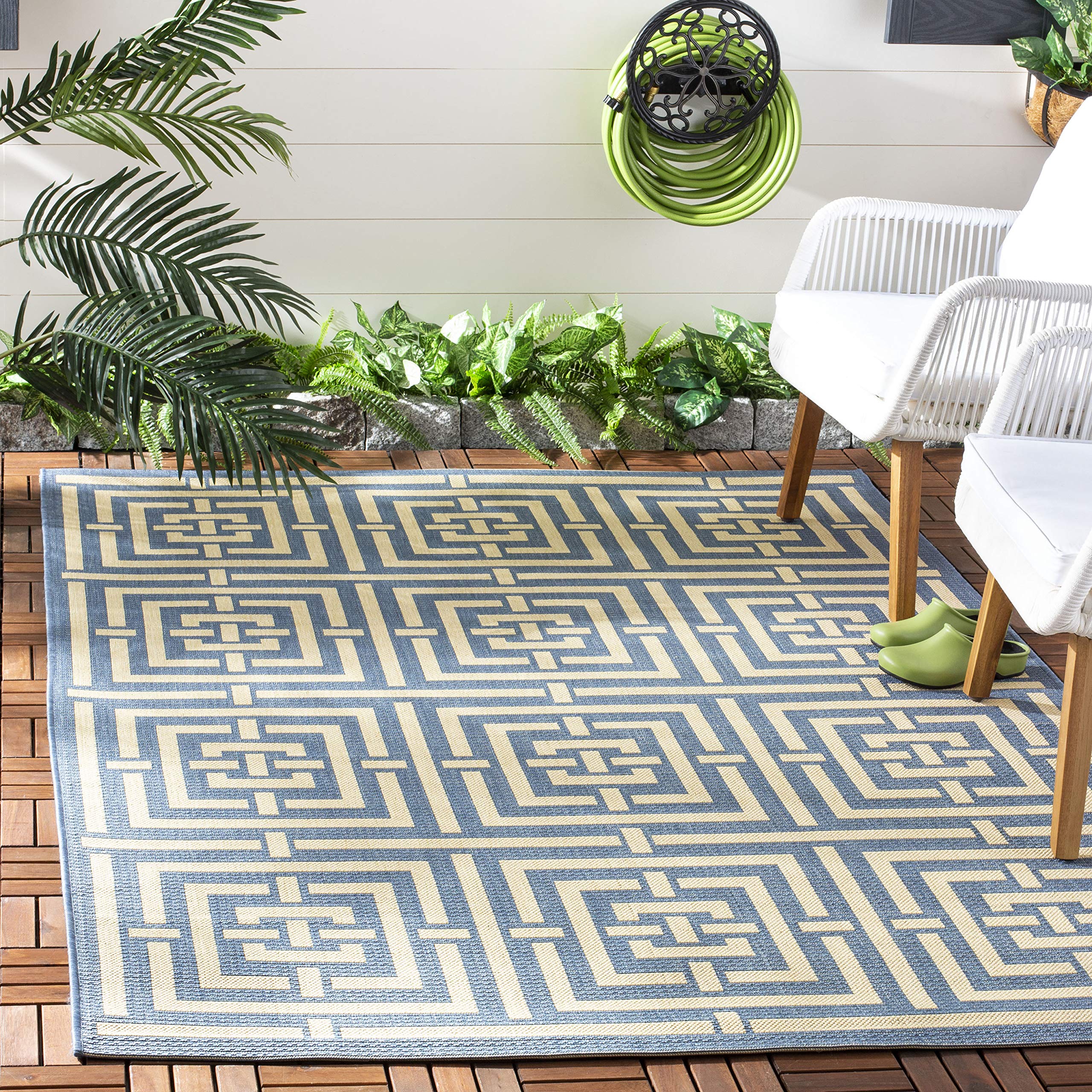 SAFAVIEH Courtyard Collection 6'7