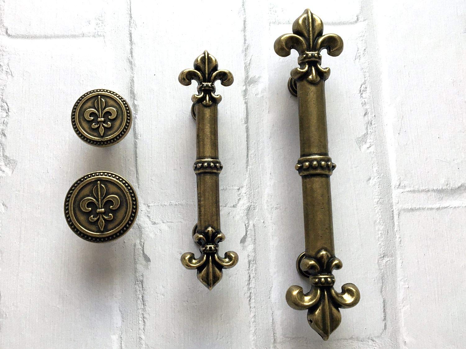 Vintage Bronze Fleur De Lis Knob - 1.1
