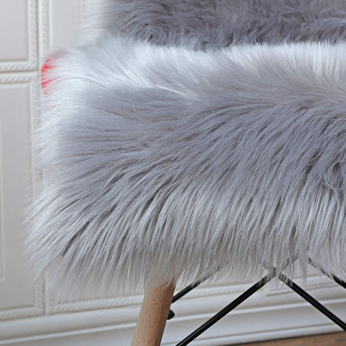 Luxury Soft Faux Fur Rug - White Sheepskin Chair Cover & Shaggy Area Rug for Bedroom, Living Room, Sofa - Non-Slip Floor Mat (Gray, 2.5x4 Feet) - Perfect for Cozy Home Decor, Pet Bedding & Winter Warmth