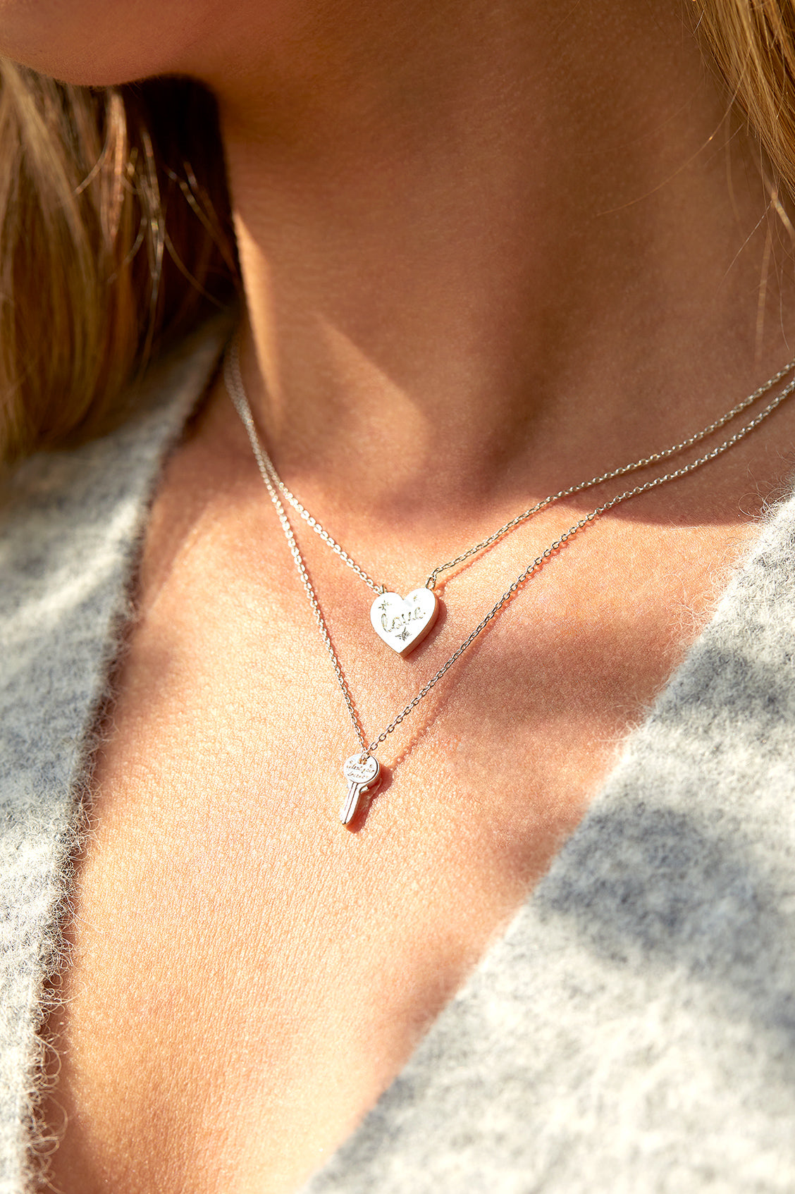 Personalized Love Engraved Pendant Necklace - Custom Name & Date Jewelry Gift for Her - Perfect for Anniversaries, Valentine's Day & Romantic Occasions