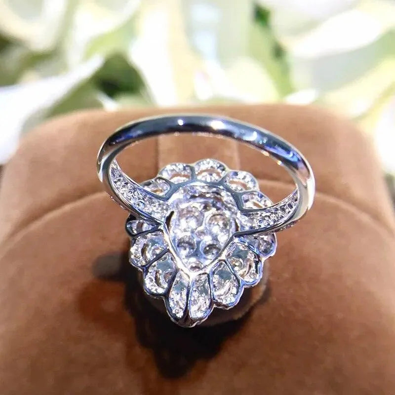 VVS1 Natural Diamond 18K Gold Ring - Classic Elegant Fine Jewelry for Women | Perfect for Engagement, Wedding, Anniversary & Special Occasions | Trendy 2023 Collection
