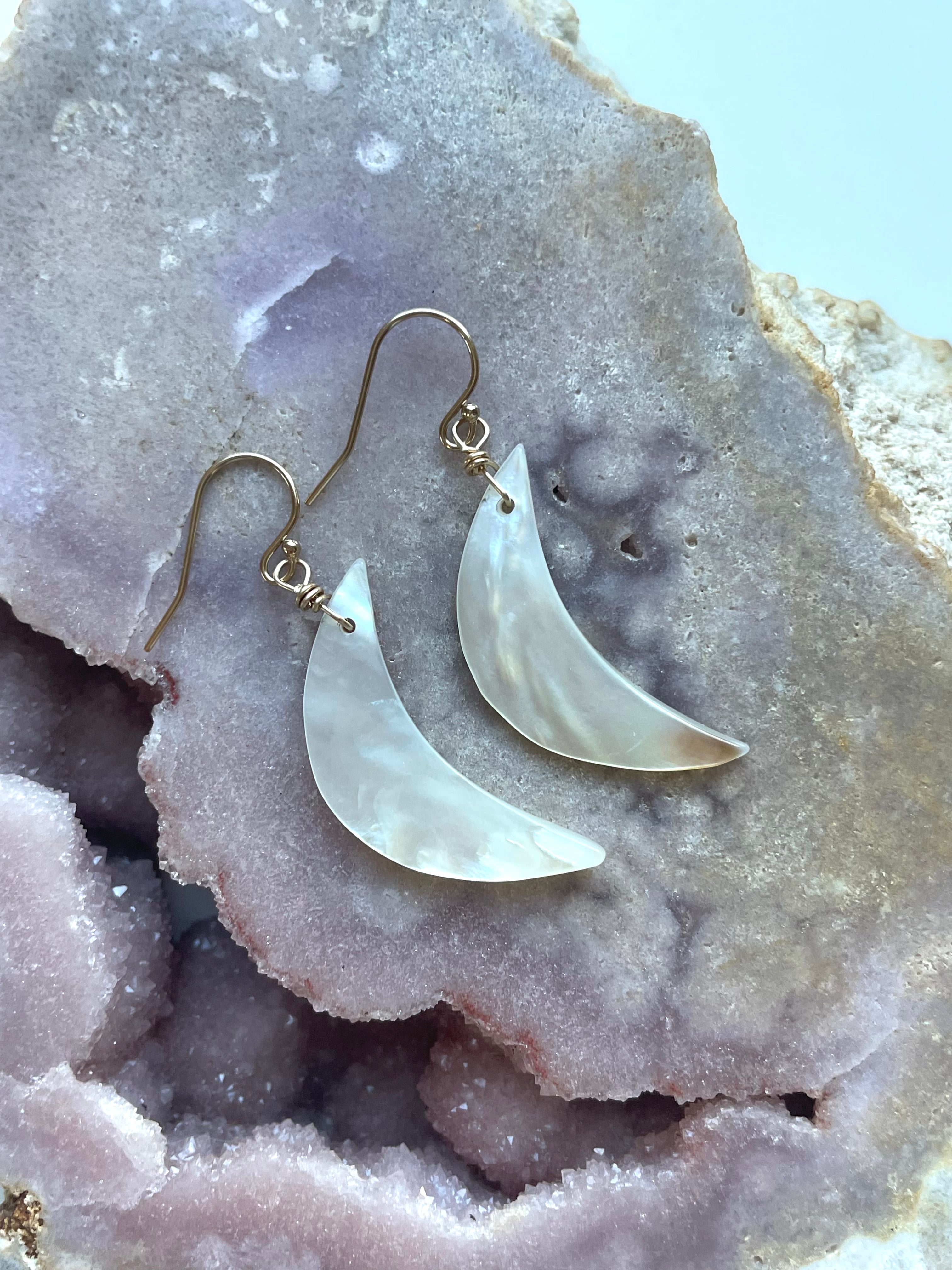 Crescent Moon Shell Earrings for Women - Boho Beach Jewelry, Dainty Seashell Studs for Summer Vacation & Beach Wedding Accessories